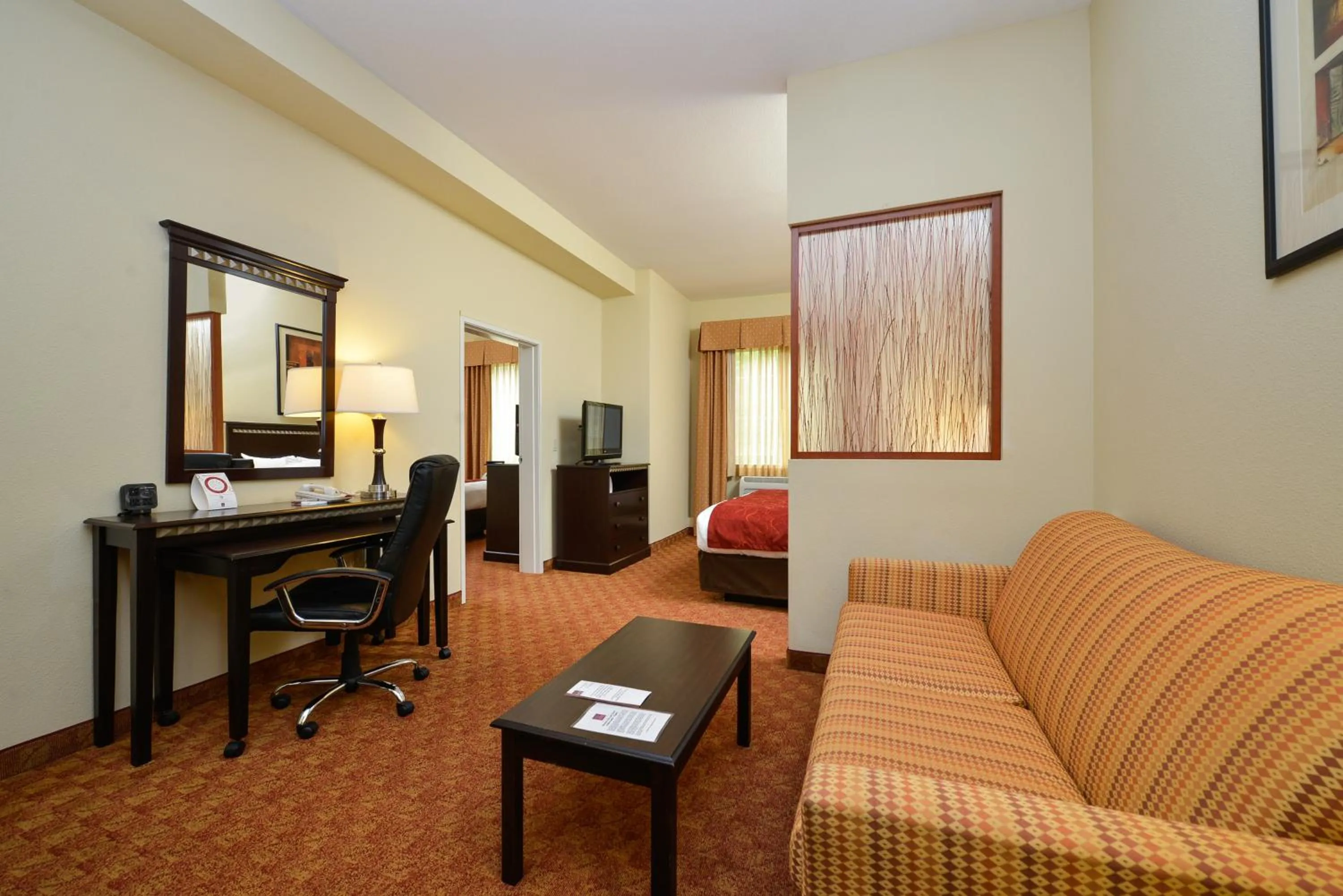 Living room in Comfort Suites Eugene University