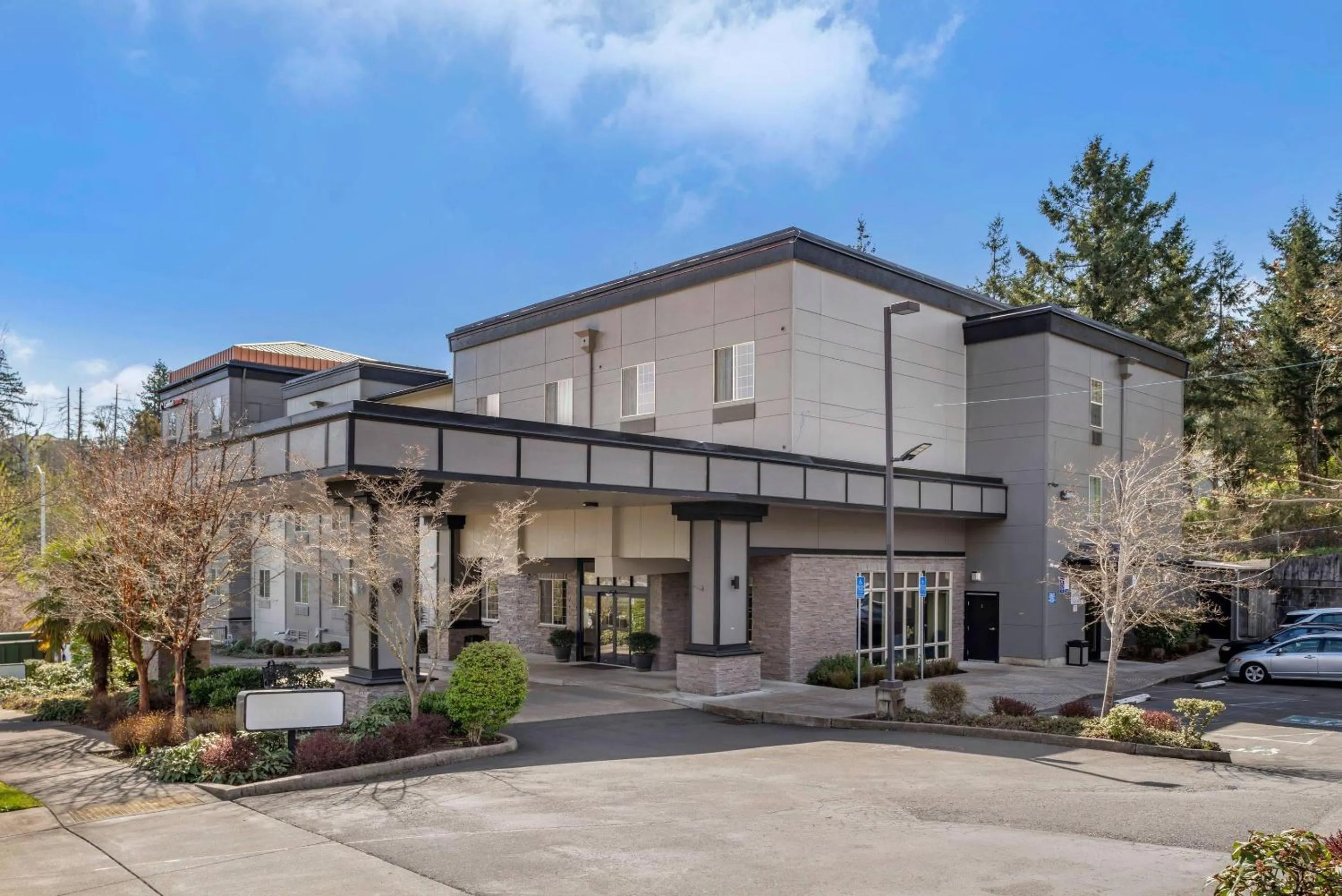 Property building in Comfort Suites Eugene University