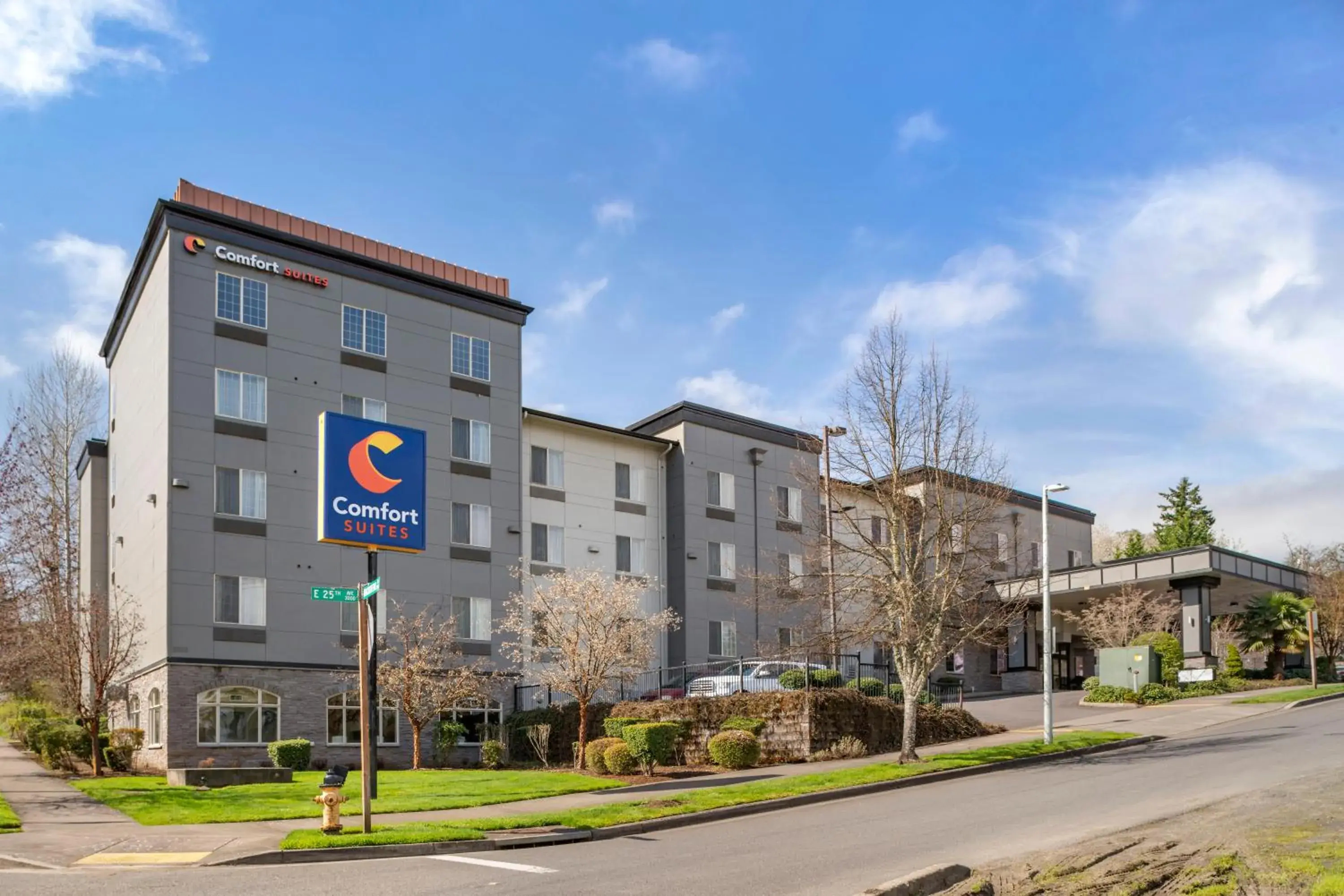Property building in Comfort Suites Eugene University Property building in Comfort Suites Eugene University