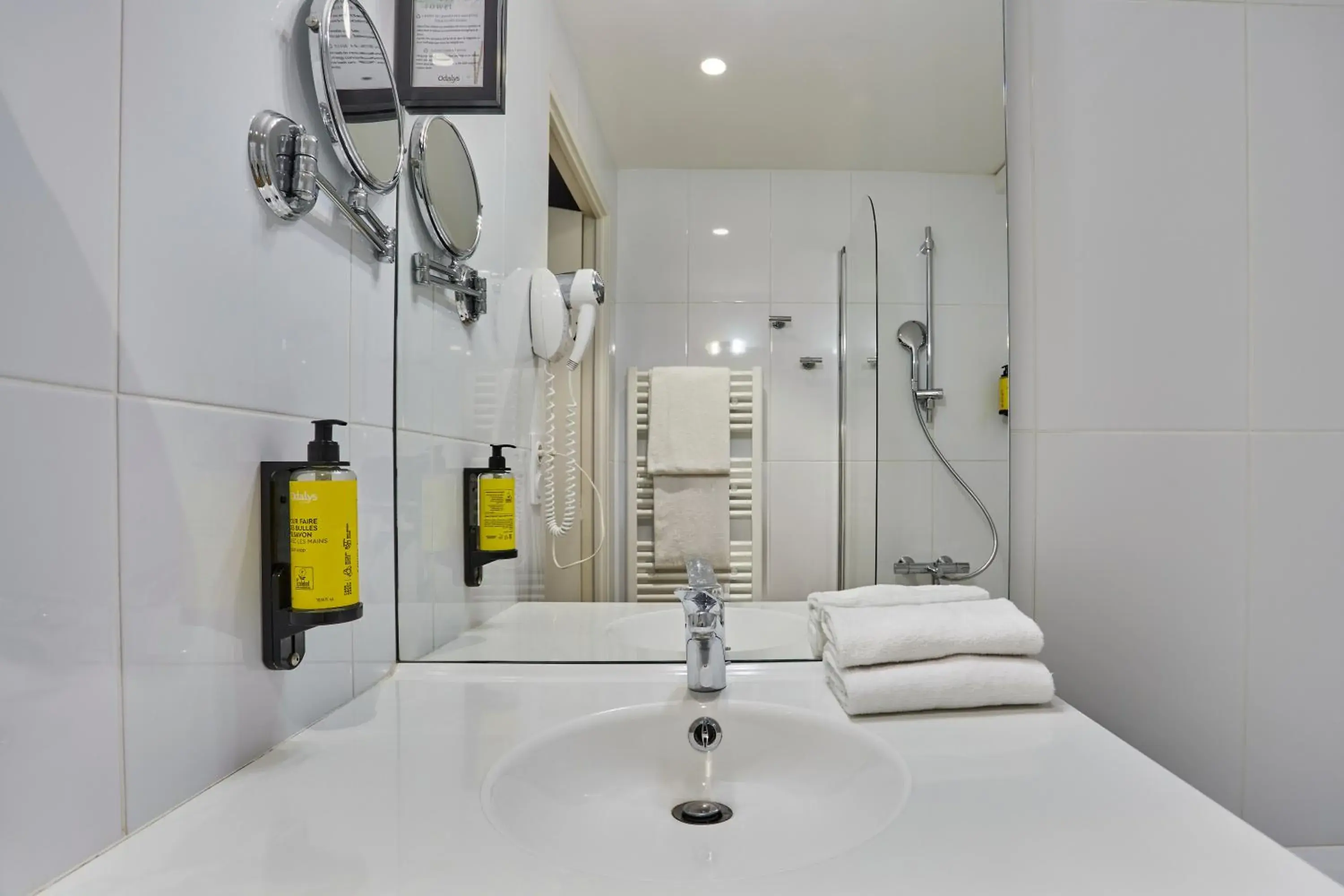 Bathroom in Appart Hotel Odalys City Paris Montmartre Bathroom in Appart Hotel Odalys City Paris Montmartre