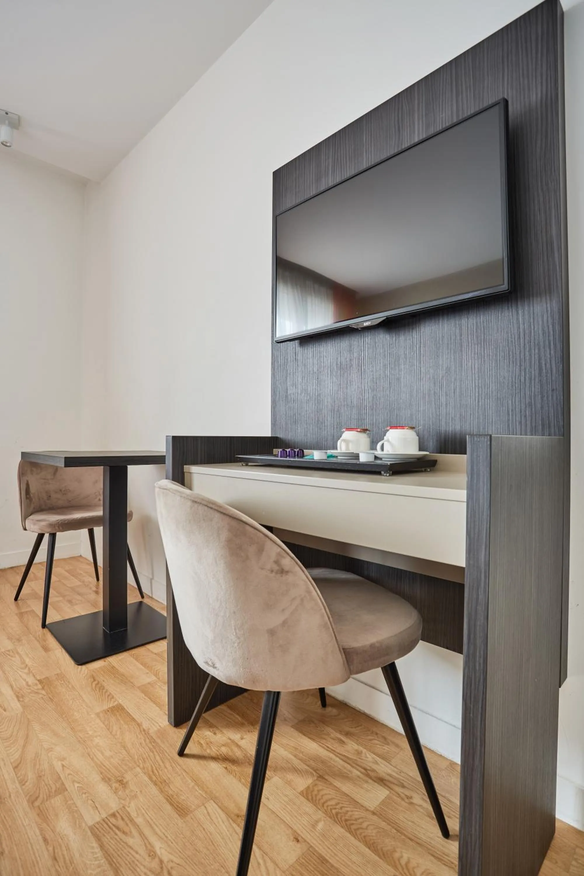 Dining area in Appart Hotel Odalys City Paris Montmartre