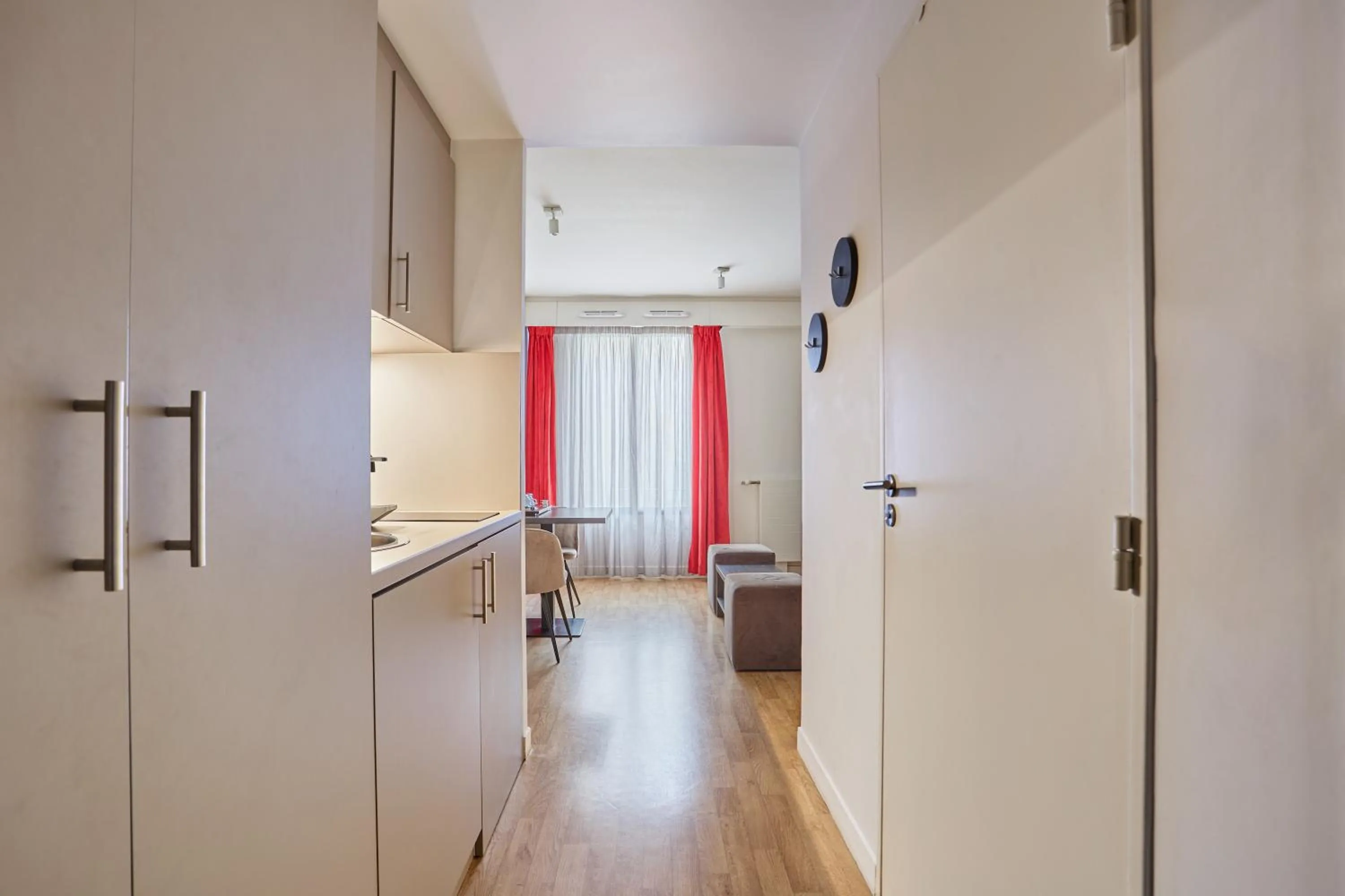 Kitchen or kitchenette in Appart Hotel Odalys City Paris Montmartre