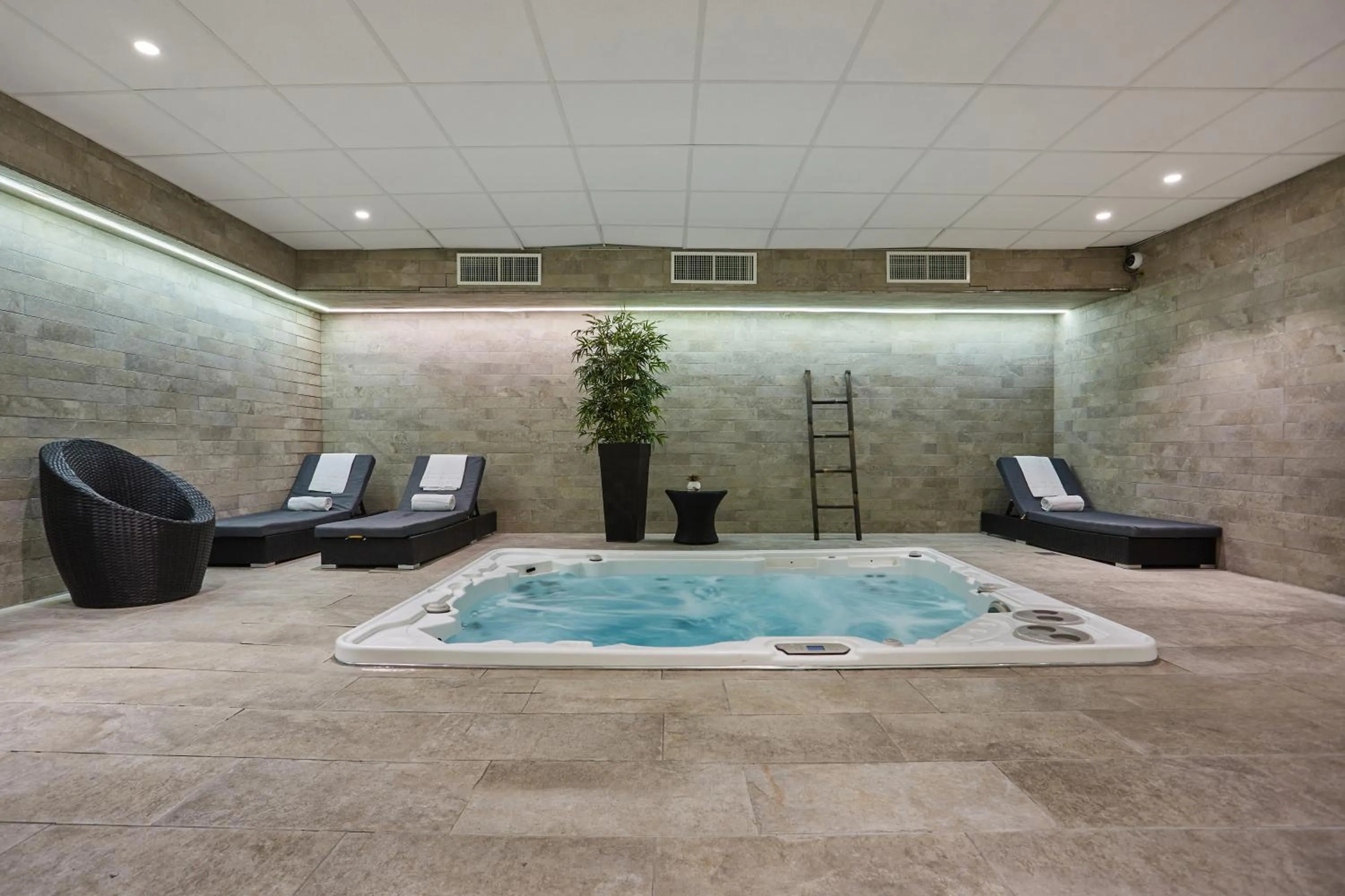 Hot Tub in Appart Hotel Odalys City Paris Montmartre