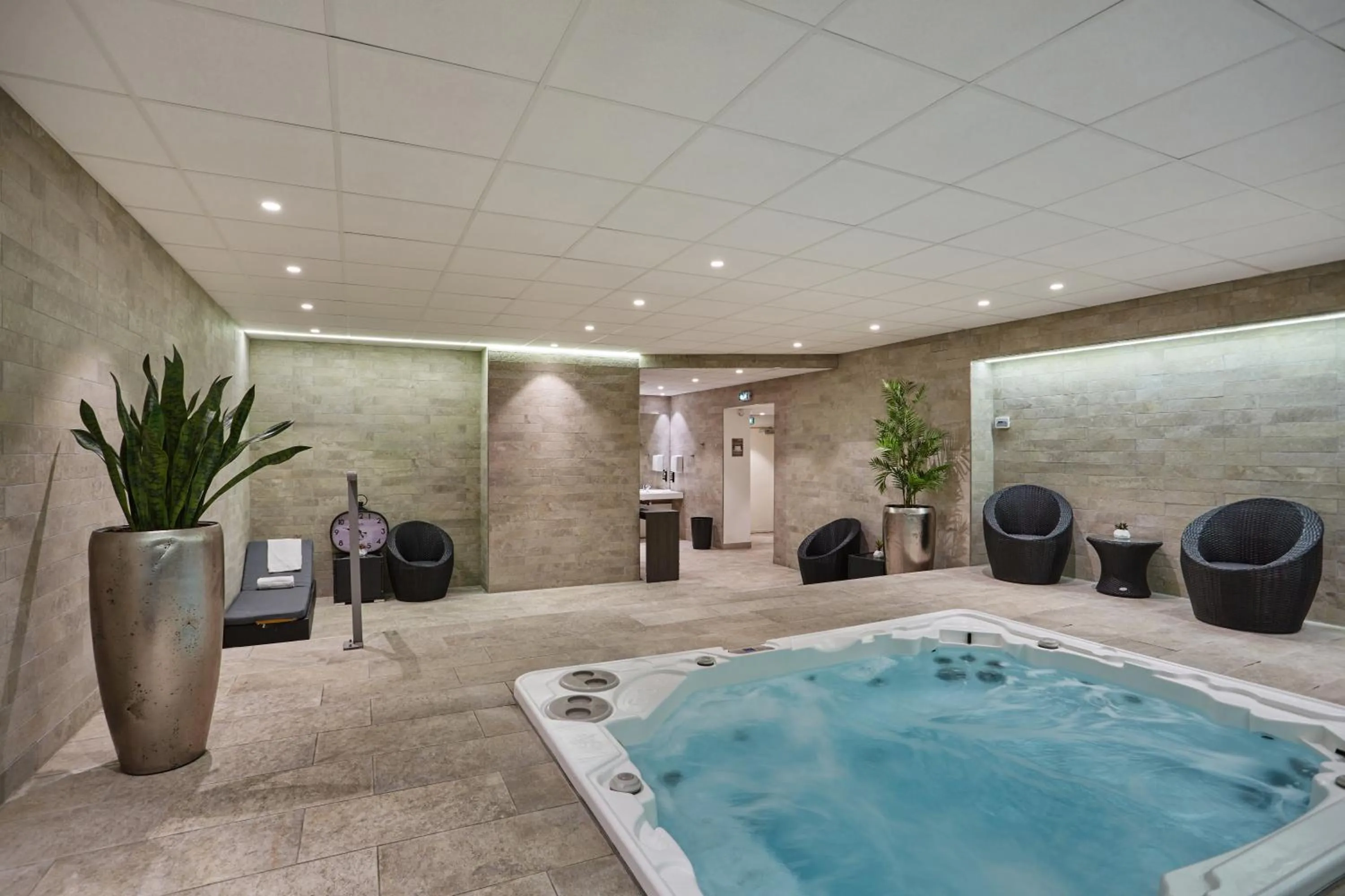 Hot Tub in Appart Hotel Odalys City Paris Montmartre