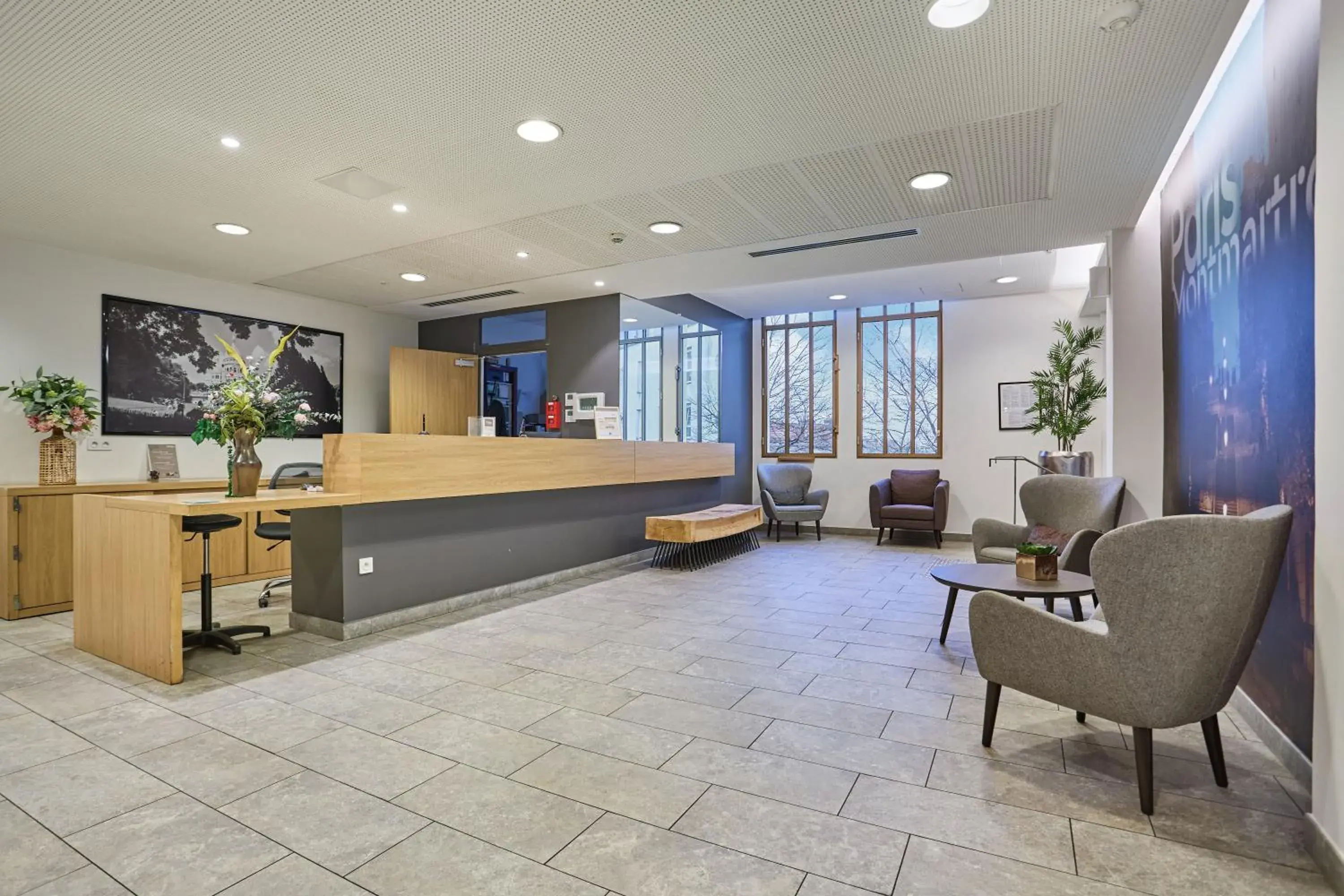 Lobby or reception in Appart Hotel Odalys City Paris Montmartre Lobby or reception in Appart Hotel Odalys City Paris Montmartre