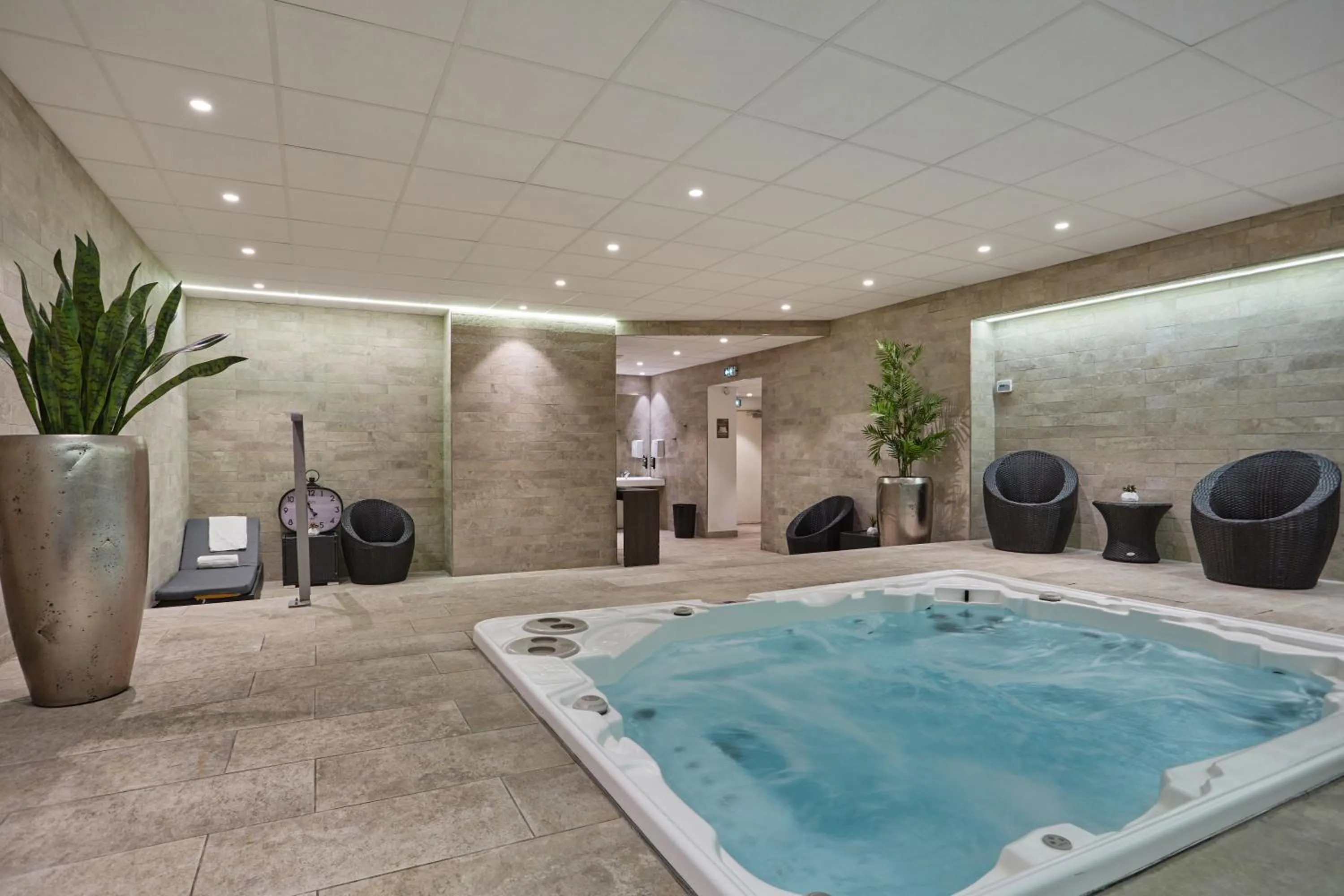 Hot Tub in Appart Hotel Odalys City Paris Montmartre