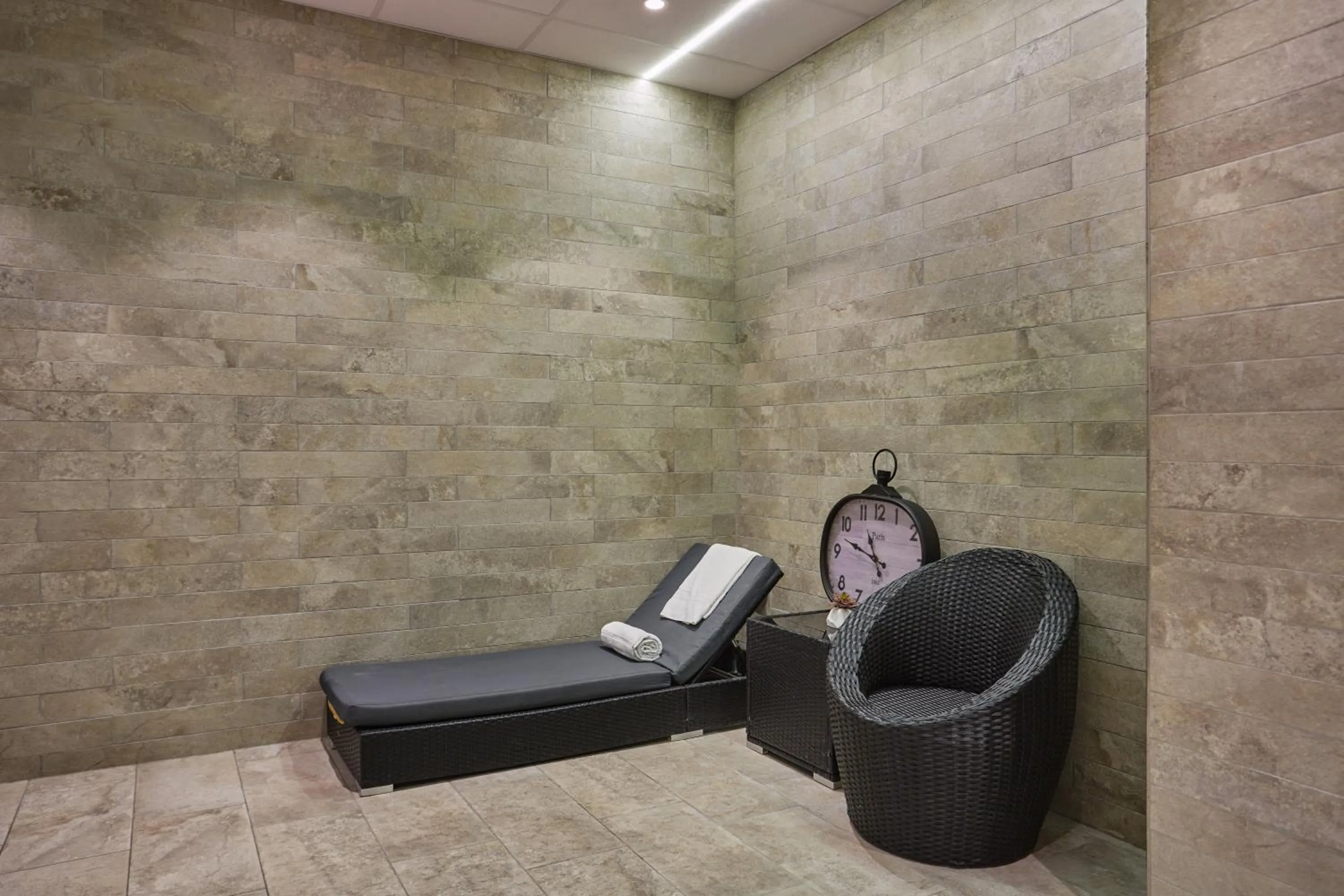Spa and wellness centre/facilities in Appart Hotel Odalys City Paris Montmartre