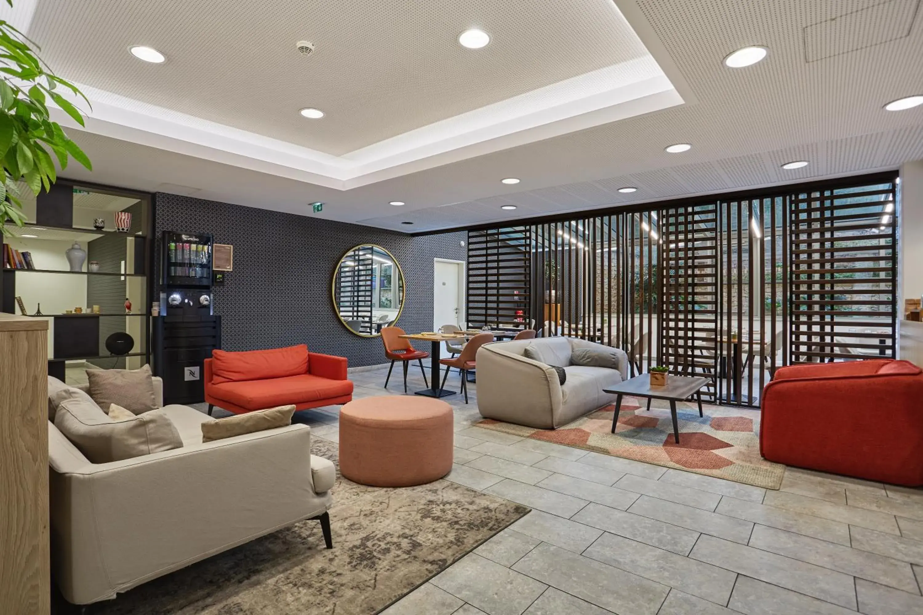 Lobby or reception in Appart Hotel Odalys City Paris Montmartre Lobby or reception in Appart Hotel Odalys City Paris Montmartre