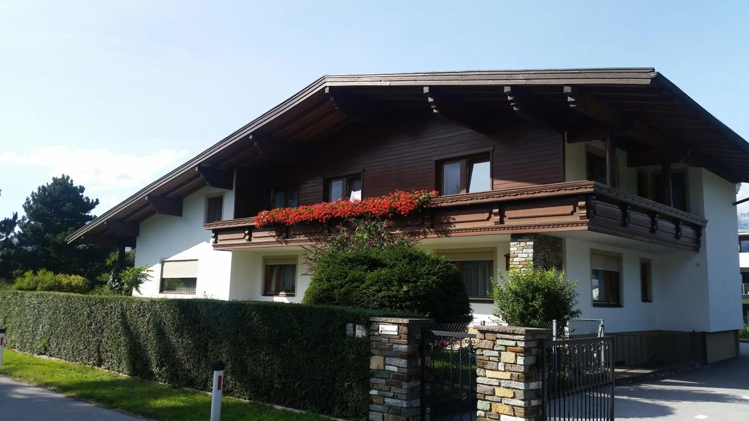 Facade/entrance in Haus Angelika - bed & breakfast - Innsbruck/Igls