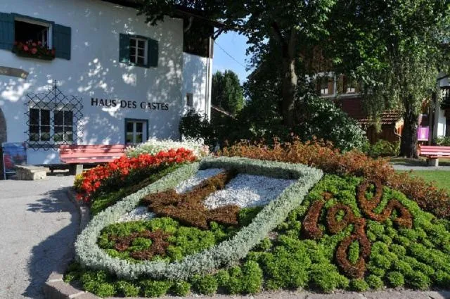 Facade/entrance in Haus Angelika - bed & breakfast - Innsbruck/Igls