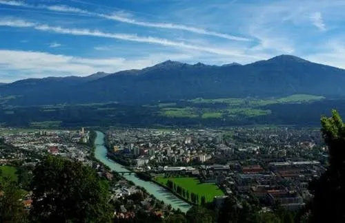 Bird's eye view in Haus Angelika - bed & breakfast - Innsbruck/Igls