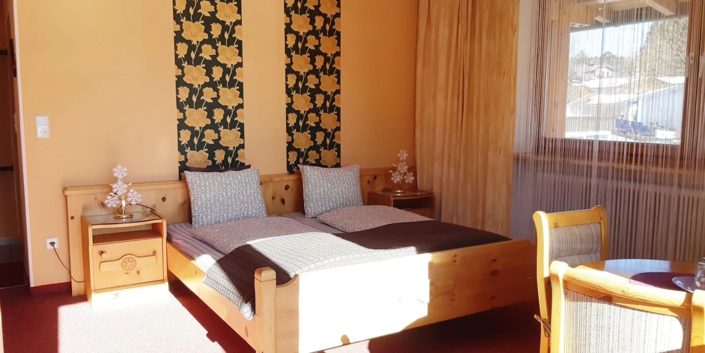 Photo of the whole room, Bed in Haus Angelika - bed & breakfast - Innsbruck/Igls