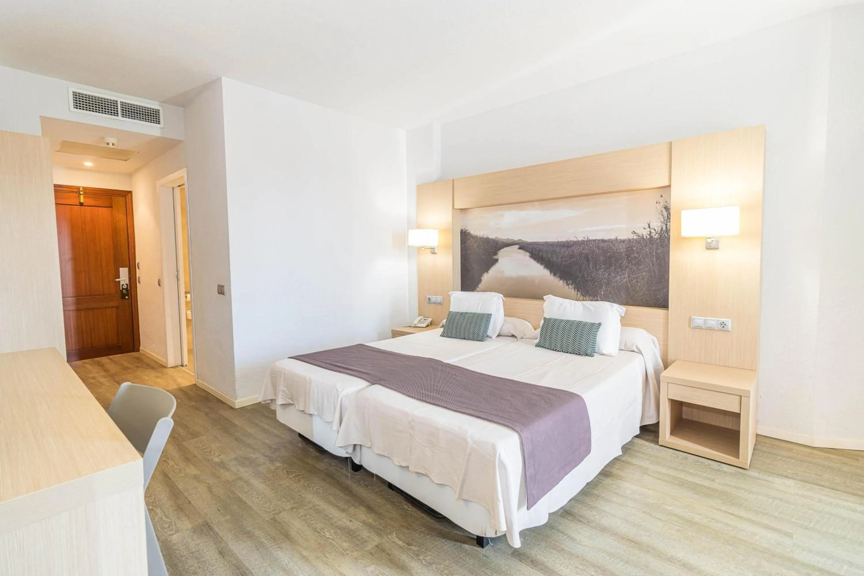 Photo of the whole room, Bed in Eix Lagotel Holiday Resort