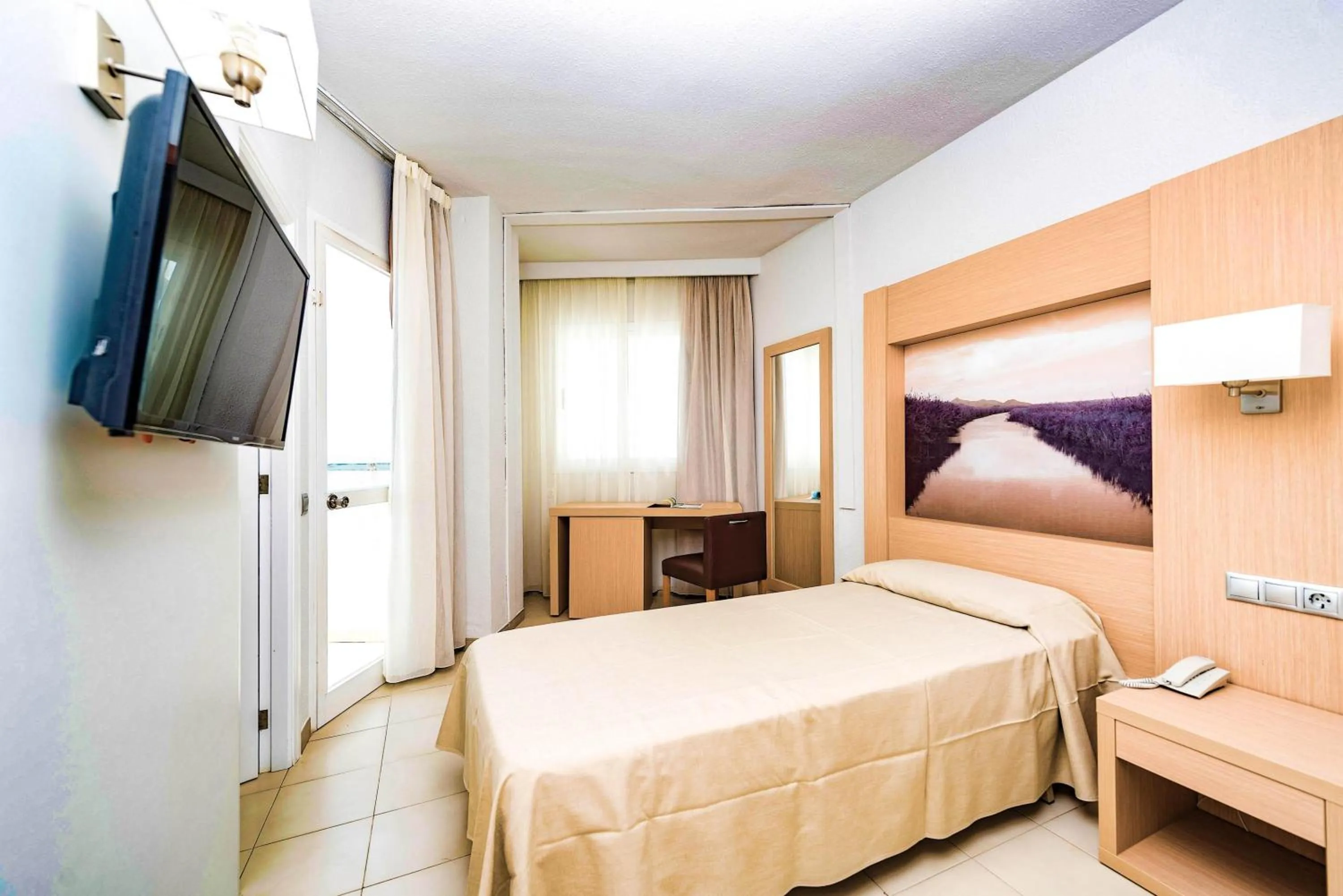 Photo of the whole room, Bed in Eix Lagotel Holiday Resort