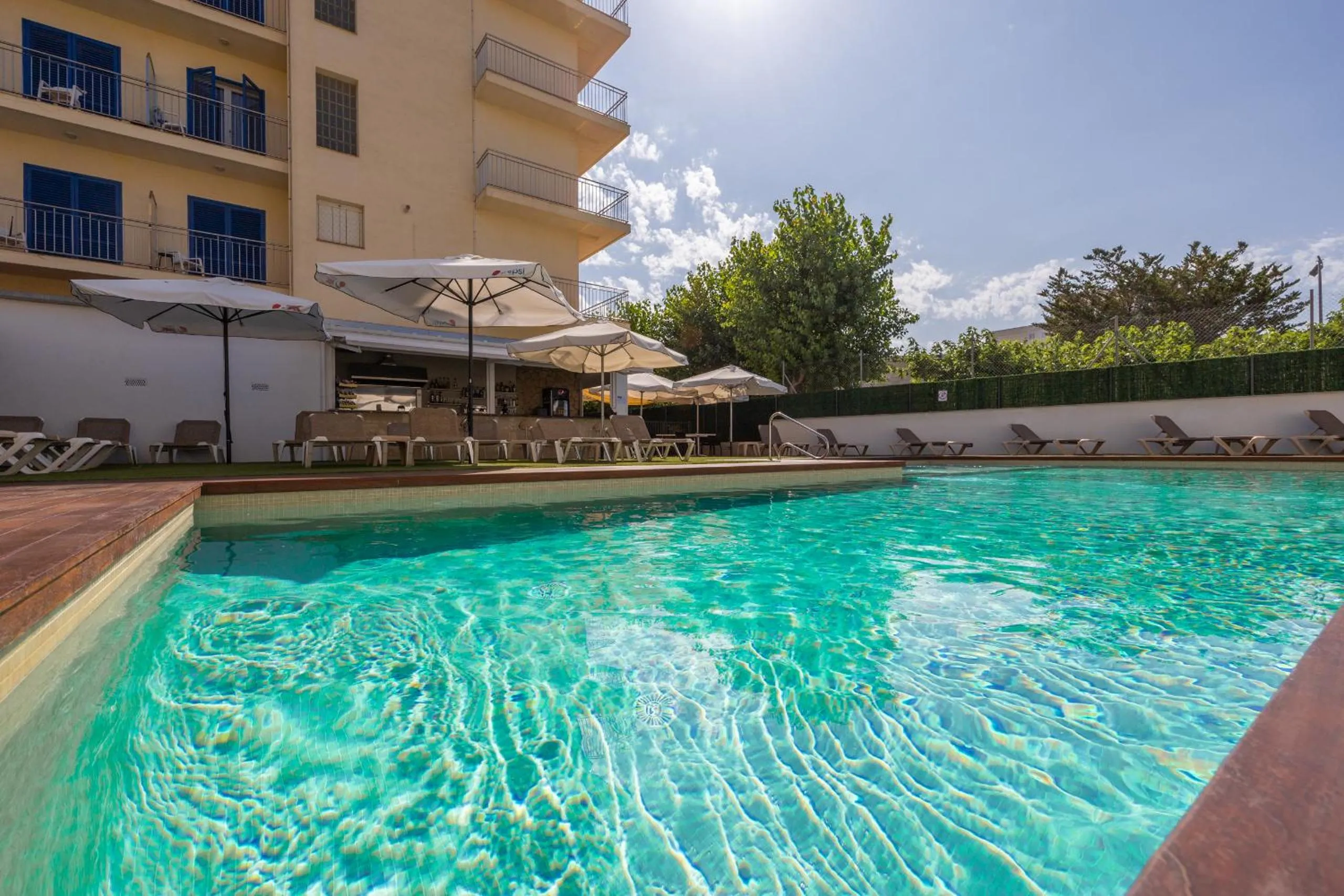 Swimming pool in Hotel Bell Aire