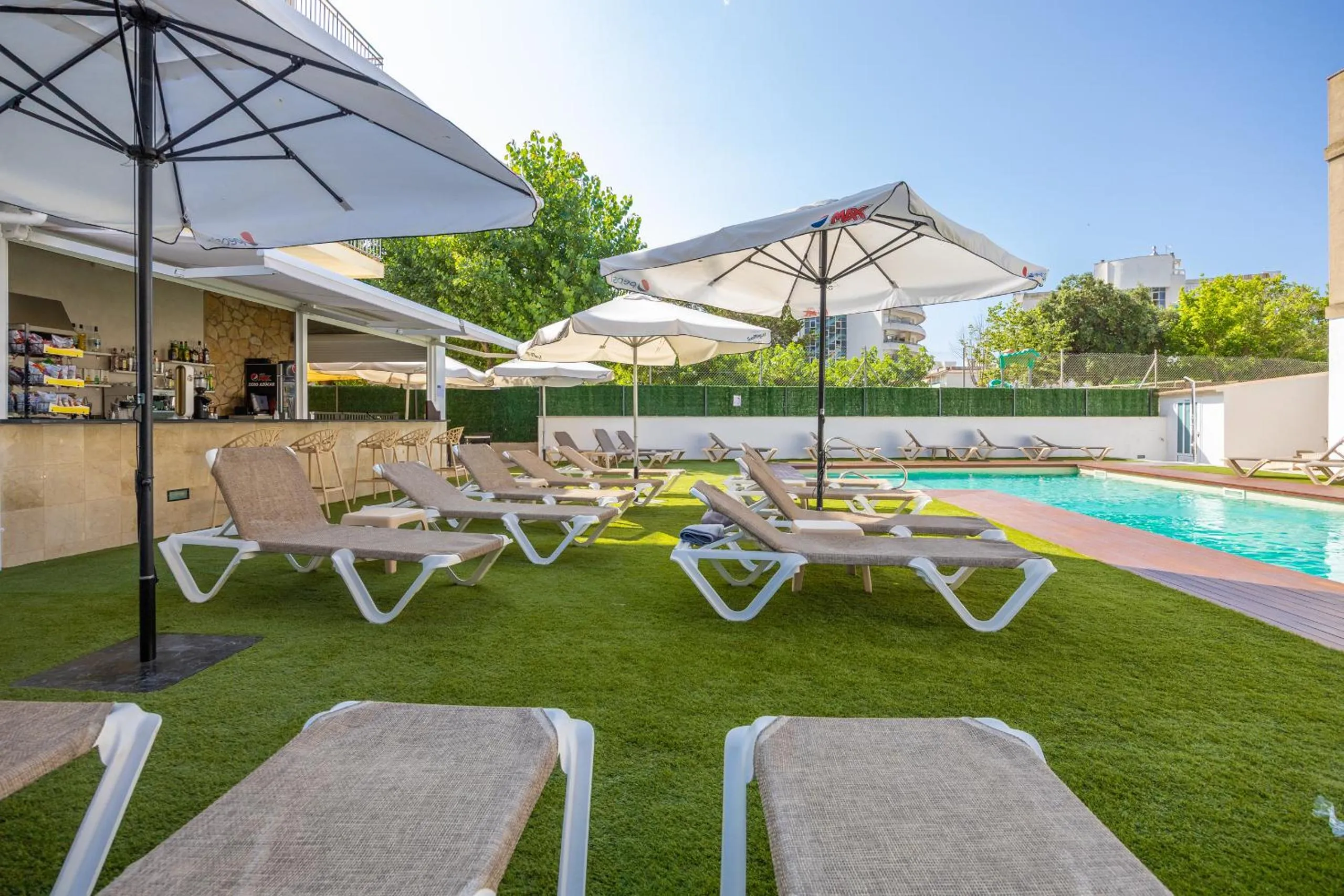 Swimming pool in Hotel Bell Aire