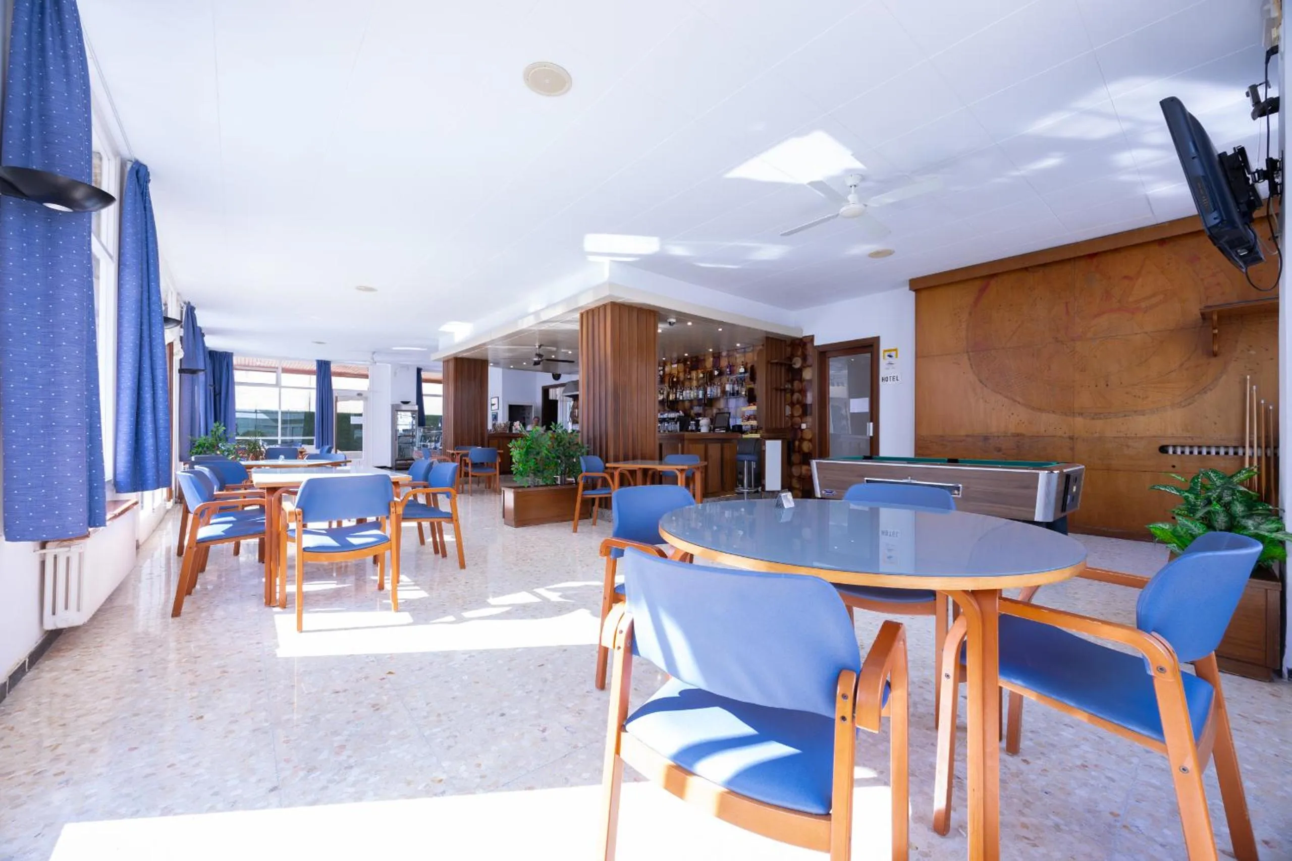 Restaurant/places to eat in Hotel Bell Aire