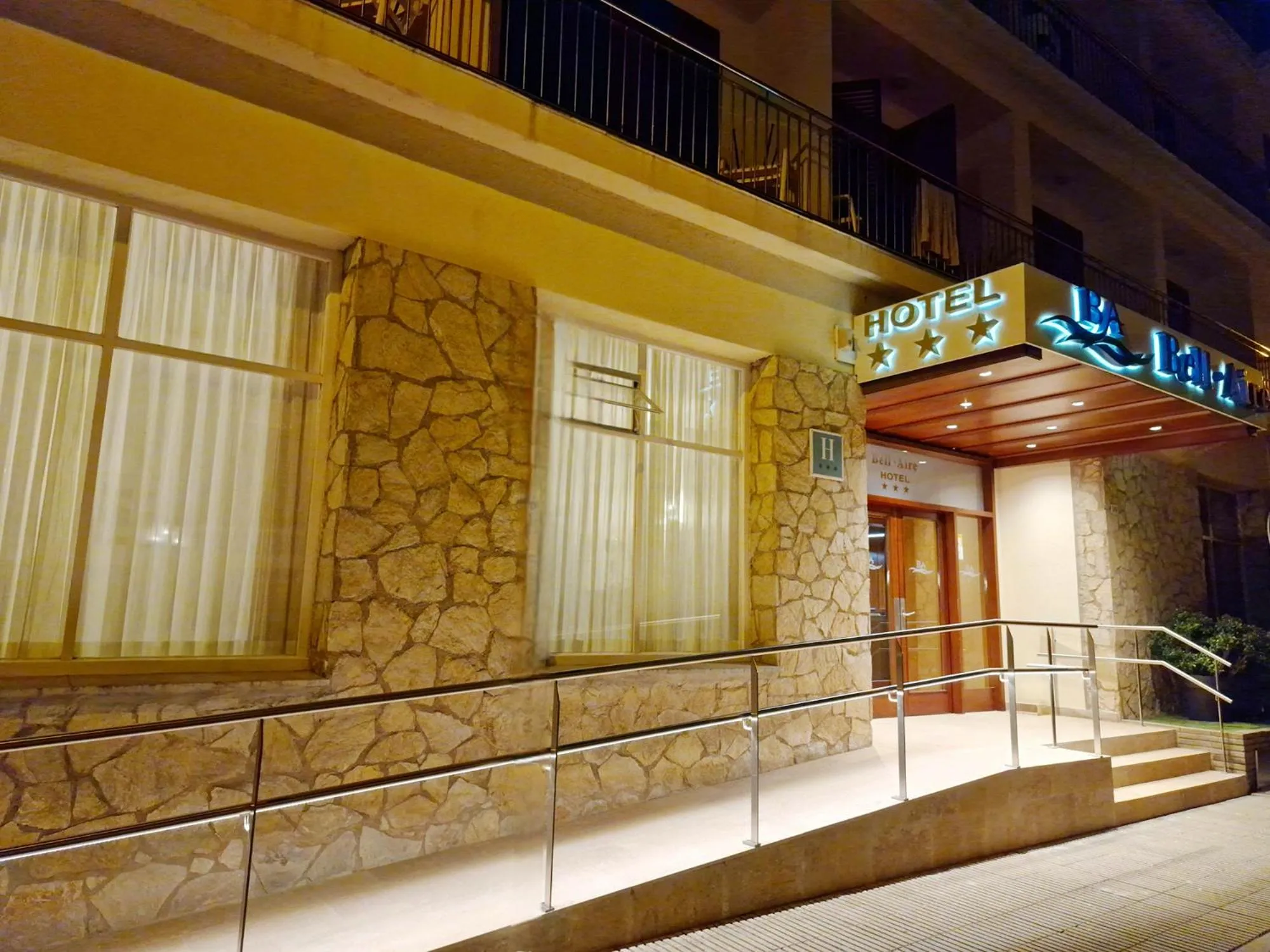 Facade/entrance in Hotel Bell Aire