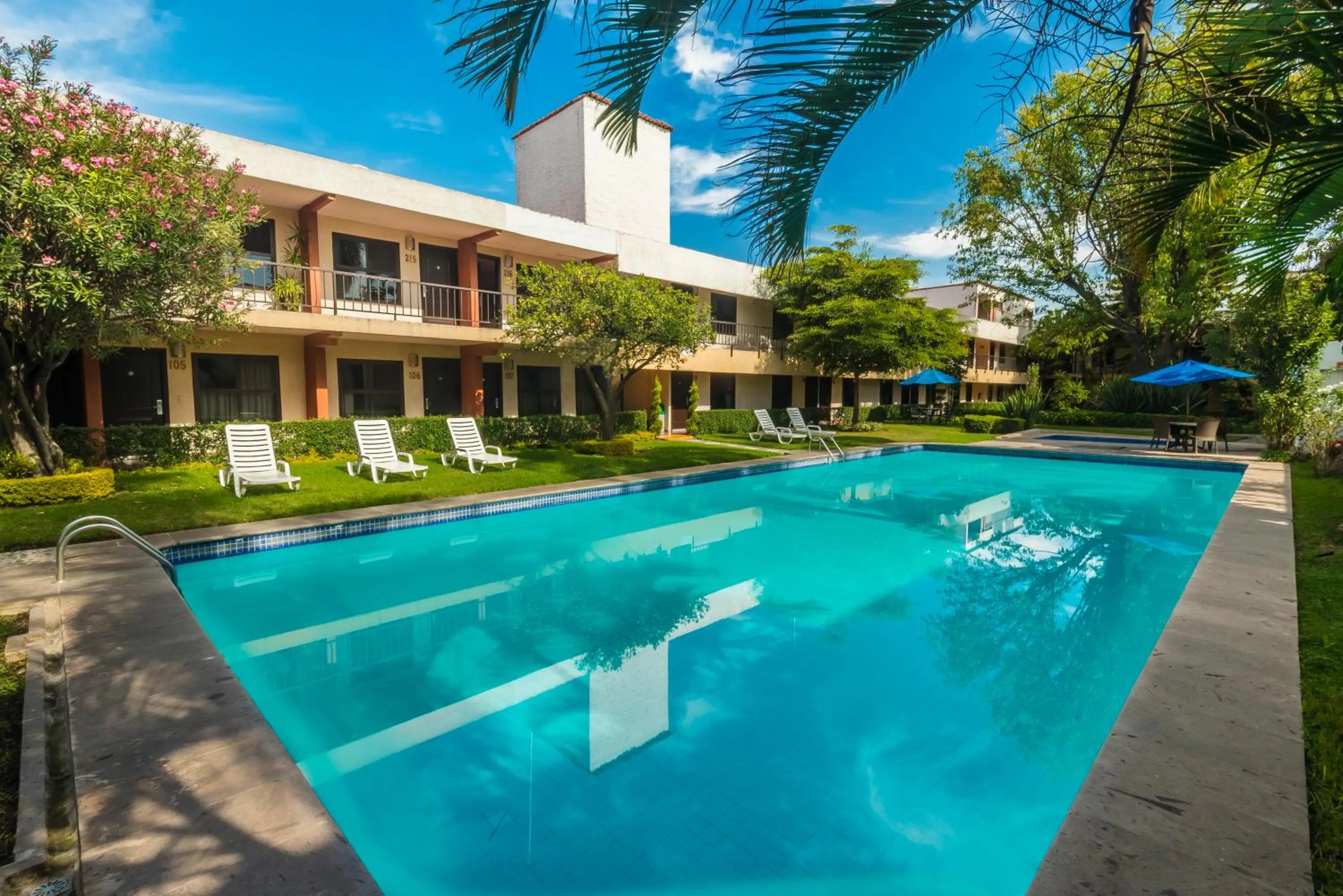Swimming pool in Hotel Puerta Del Sol Guadalajara