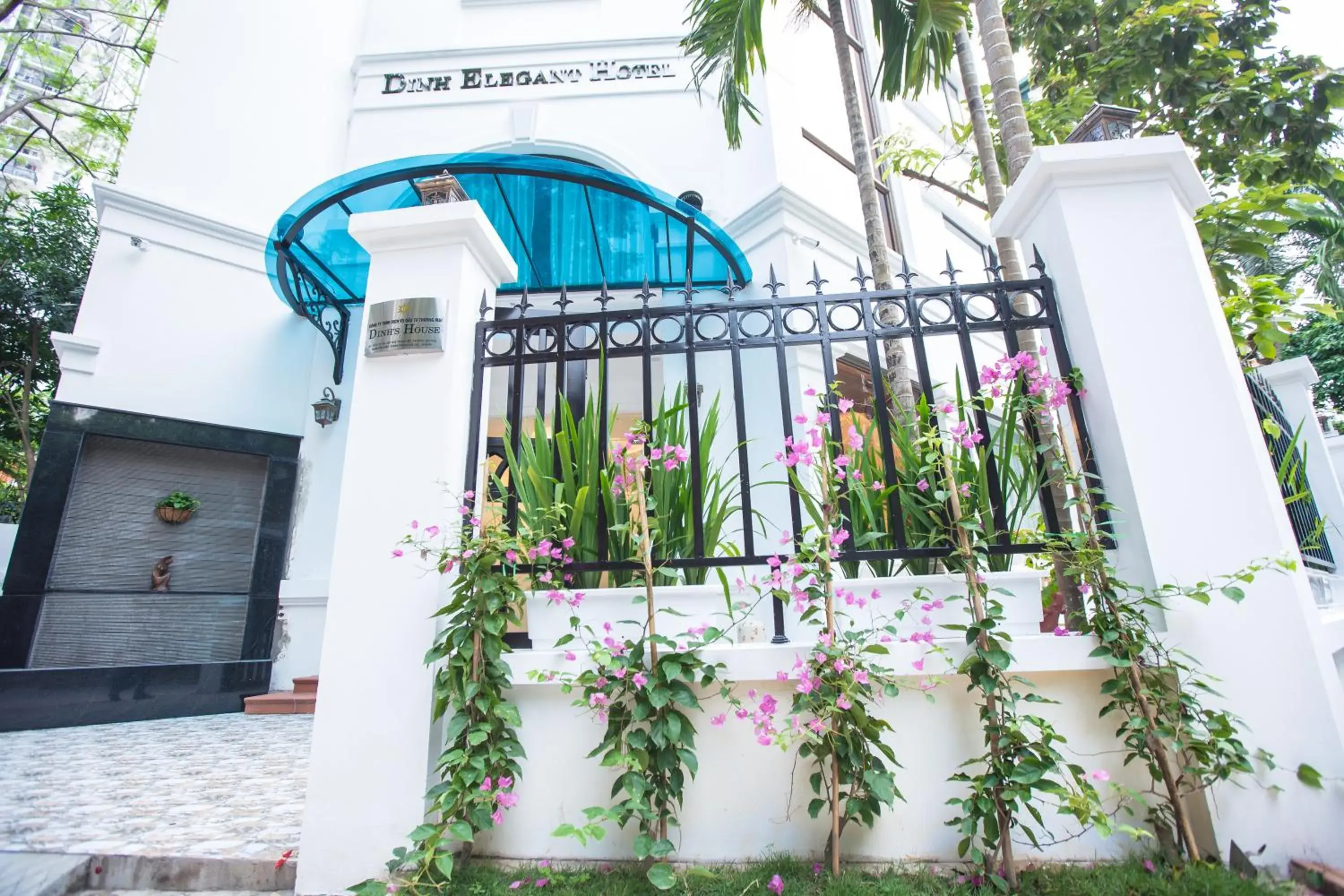 Facade/entrance in Dinh Elegant Hanoi Hotel Facade/entrance in Dinh Elegant Hanoi Hotel