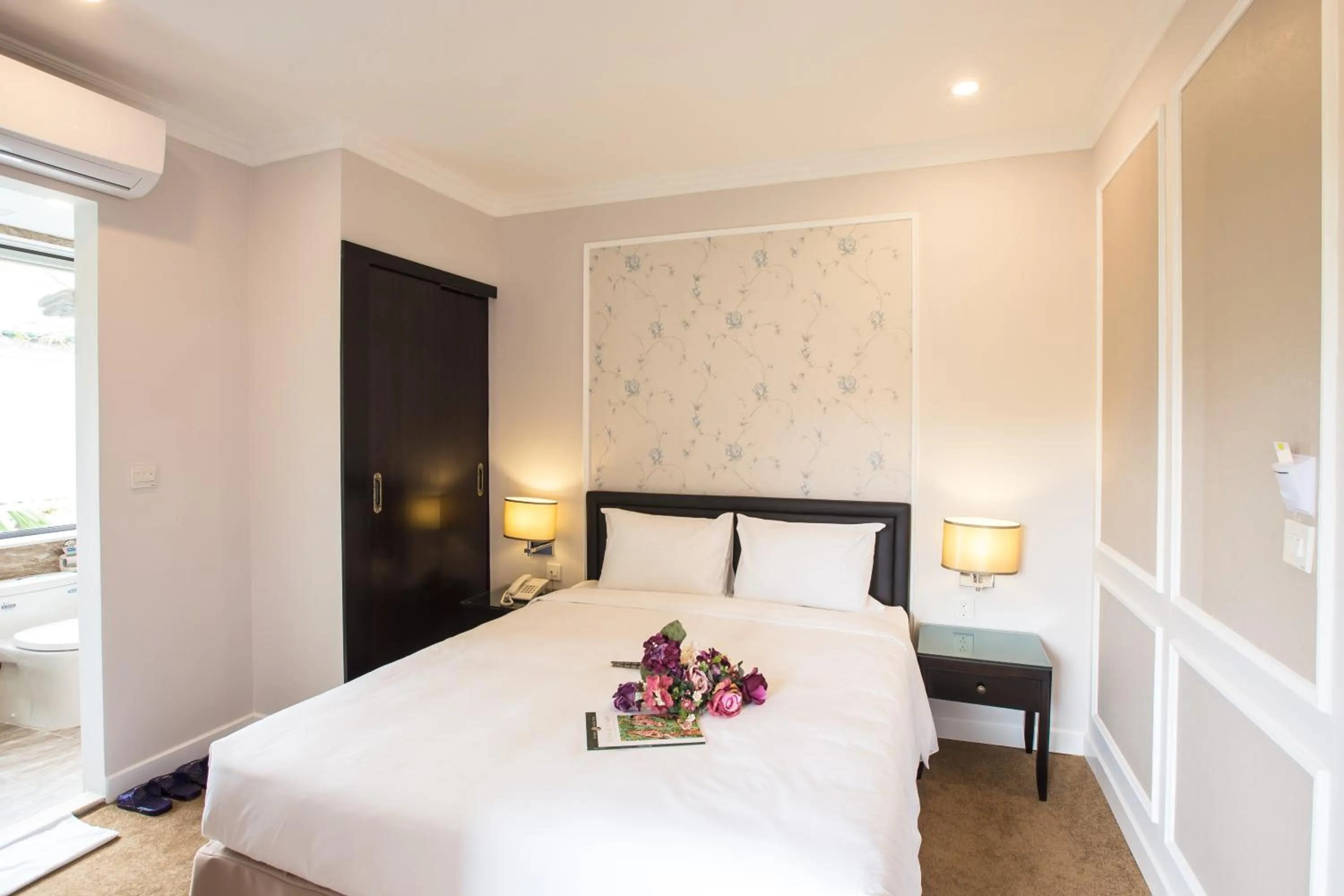 TV and multimedia, Bed in Dinh Elegant Hanoi Hotel