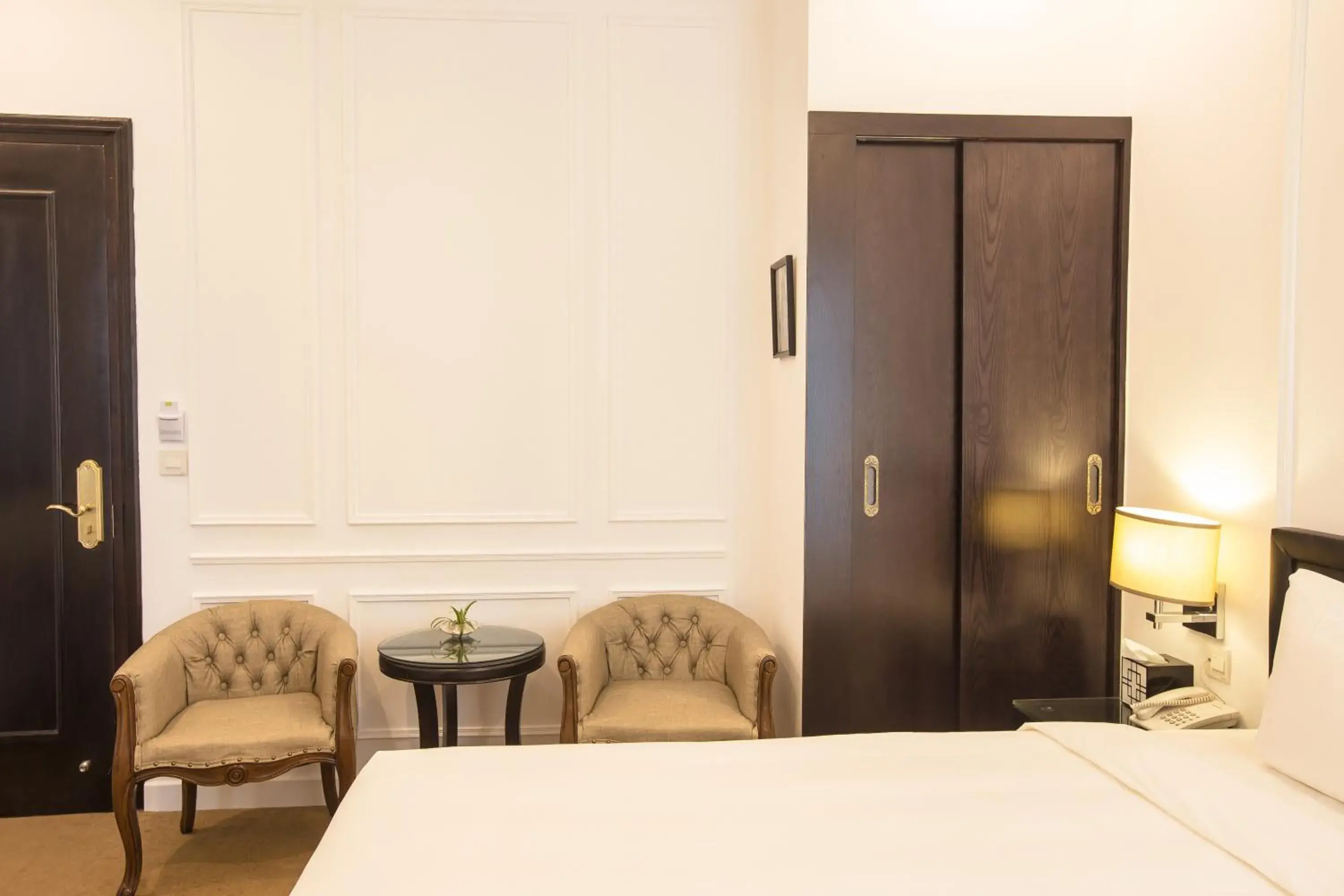 TV and multimedia, Bed in Dinh Elegant Hanoi Hotel TV and multimedia, Bed in Dinh Elegant Hanoi Hotel