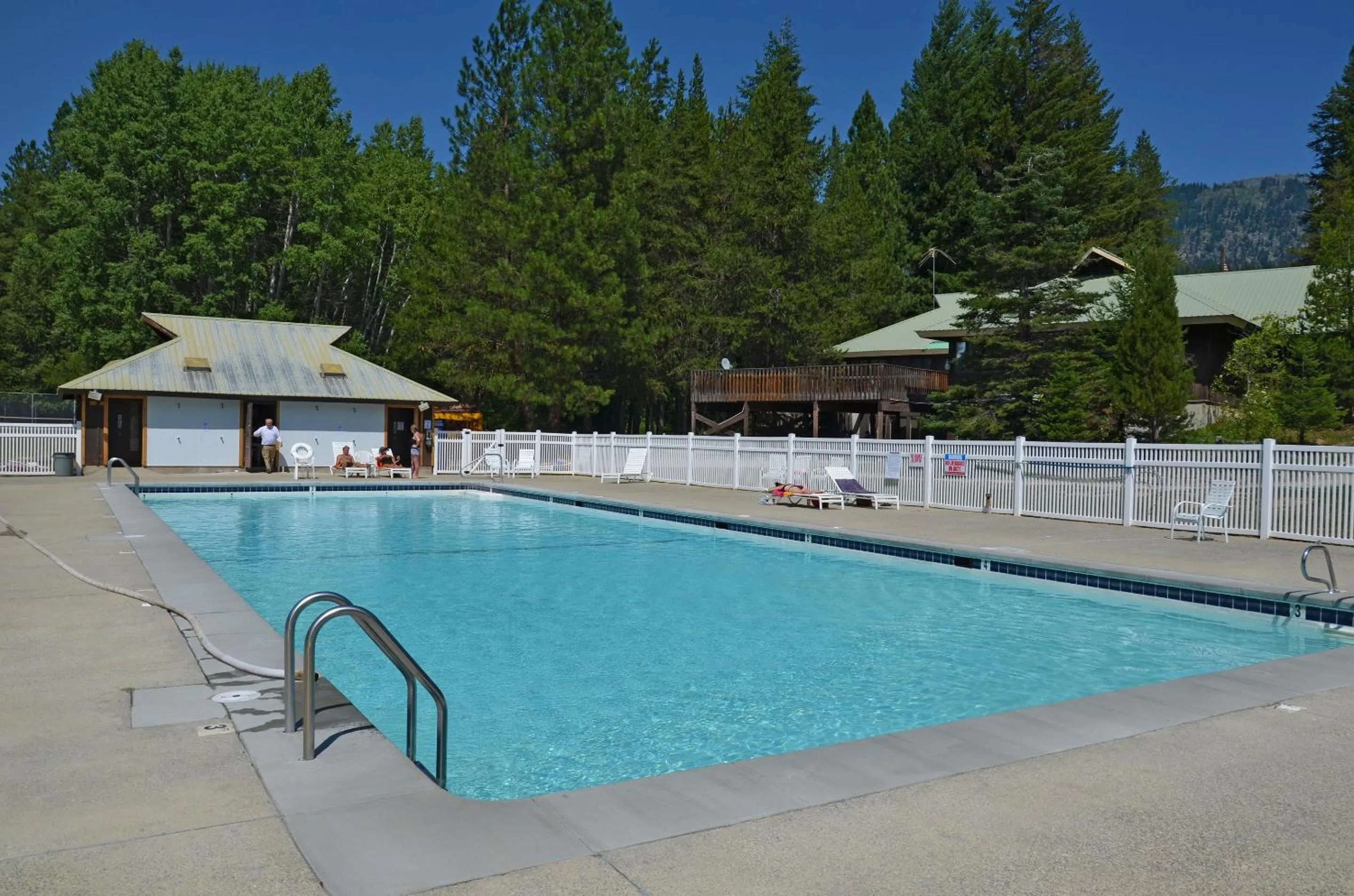 Swimming pool in Leavenworth Camping Resort Tiny House Belle
