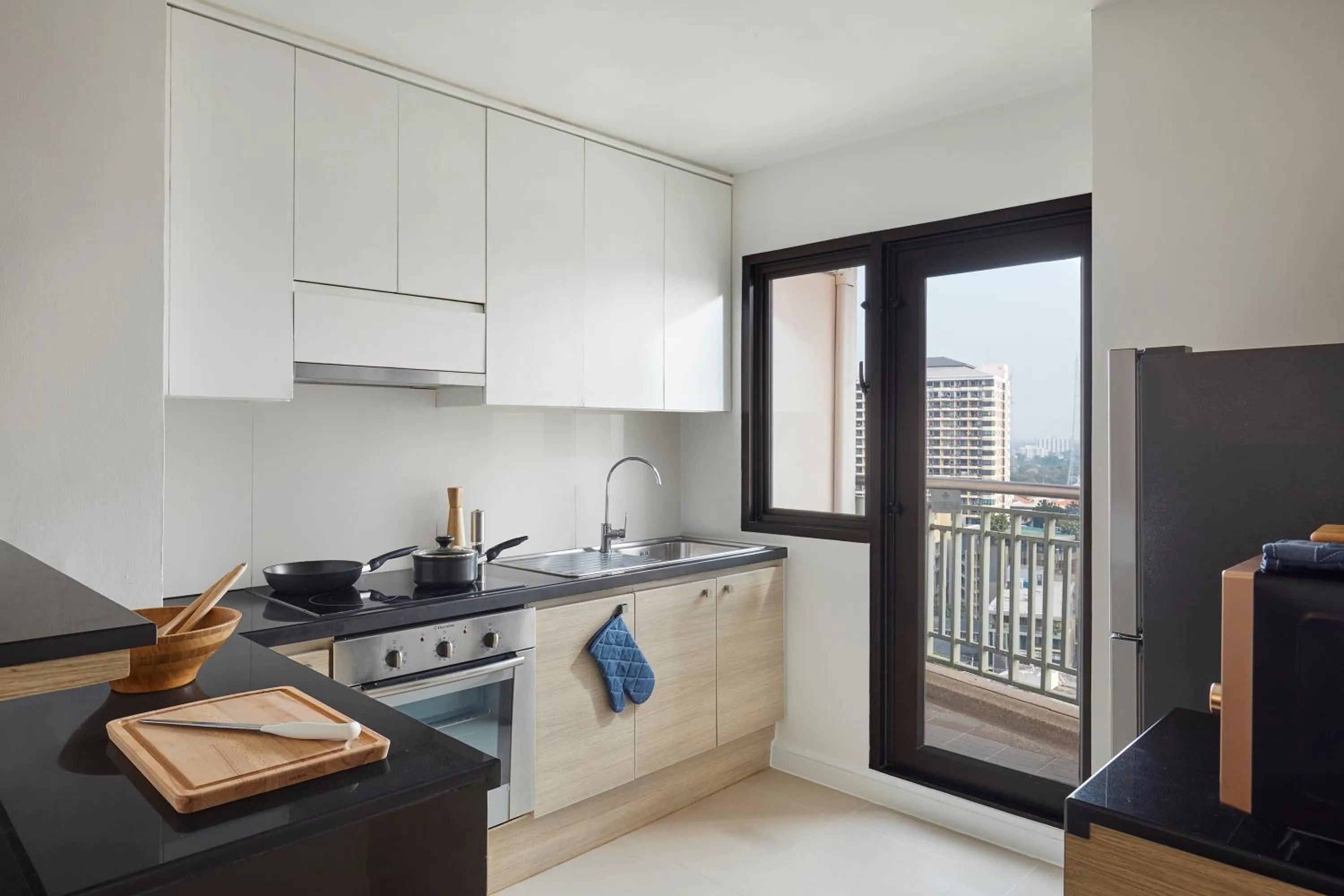 Kitchen or kitchenette in Somerset Park Suanplu Bangkok