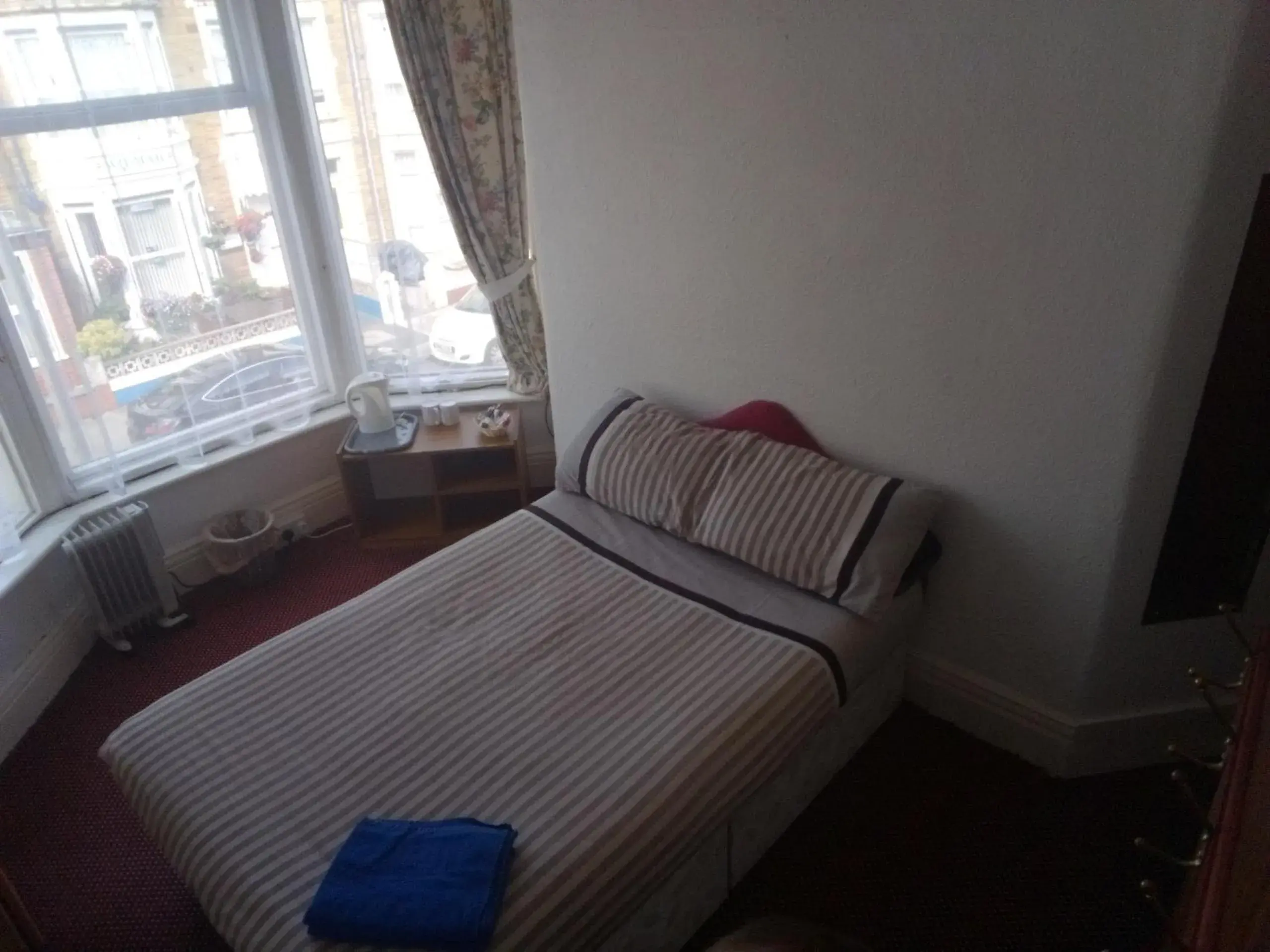 Double Room with Private Bathroom in MyRoomz Golden Strand Hotel Double Room with Private Bathroom in MyRoomz Golden Strand Hotel