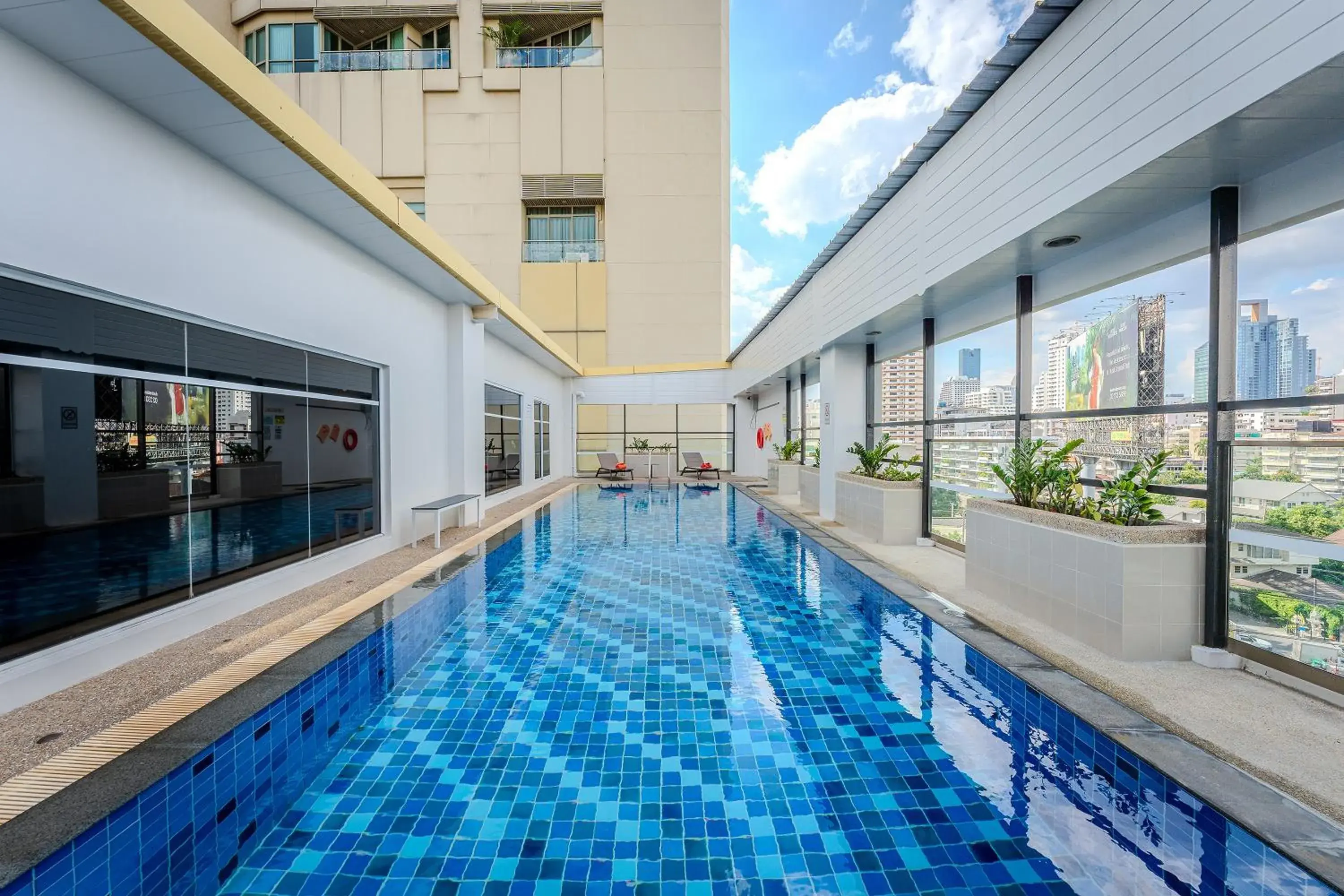 Swimming pool in Citadines Sukhumvit 16 Bangkok Swimming pool in Citadines Sukhumvit 16 Bangkok