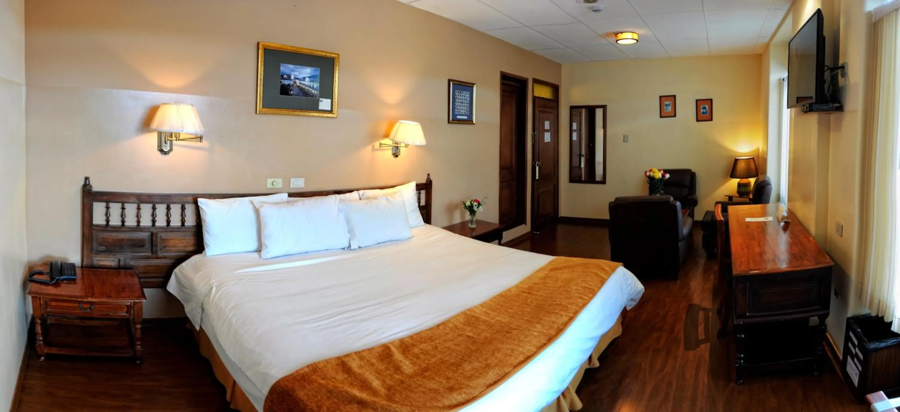 Photo of the whole room, Bed in Hotel Real Audiencia