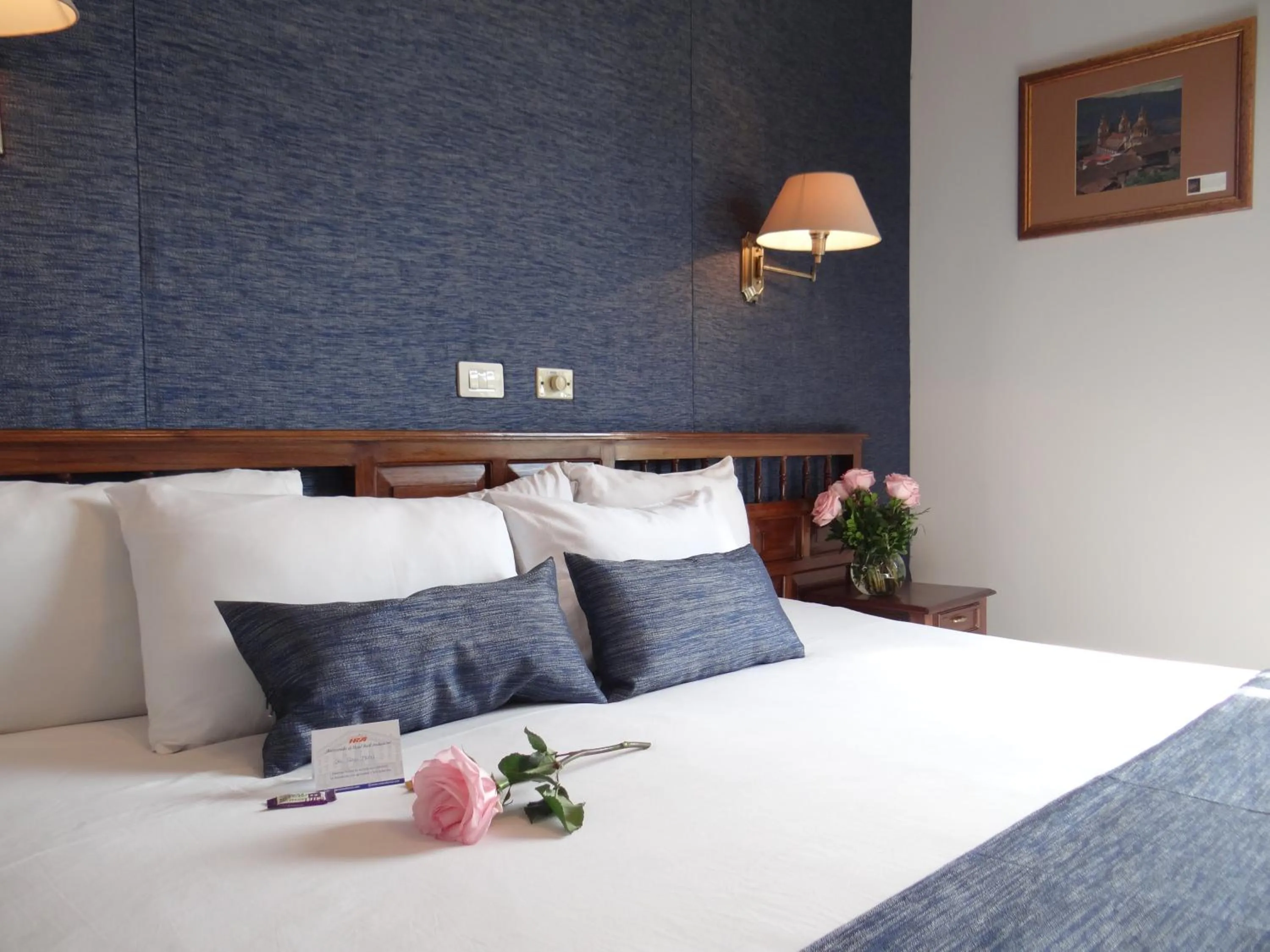 Bedroom, Bed in Hotel Real Audiencia