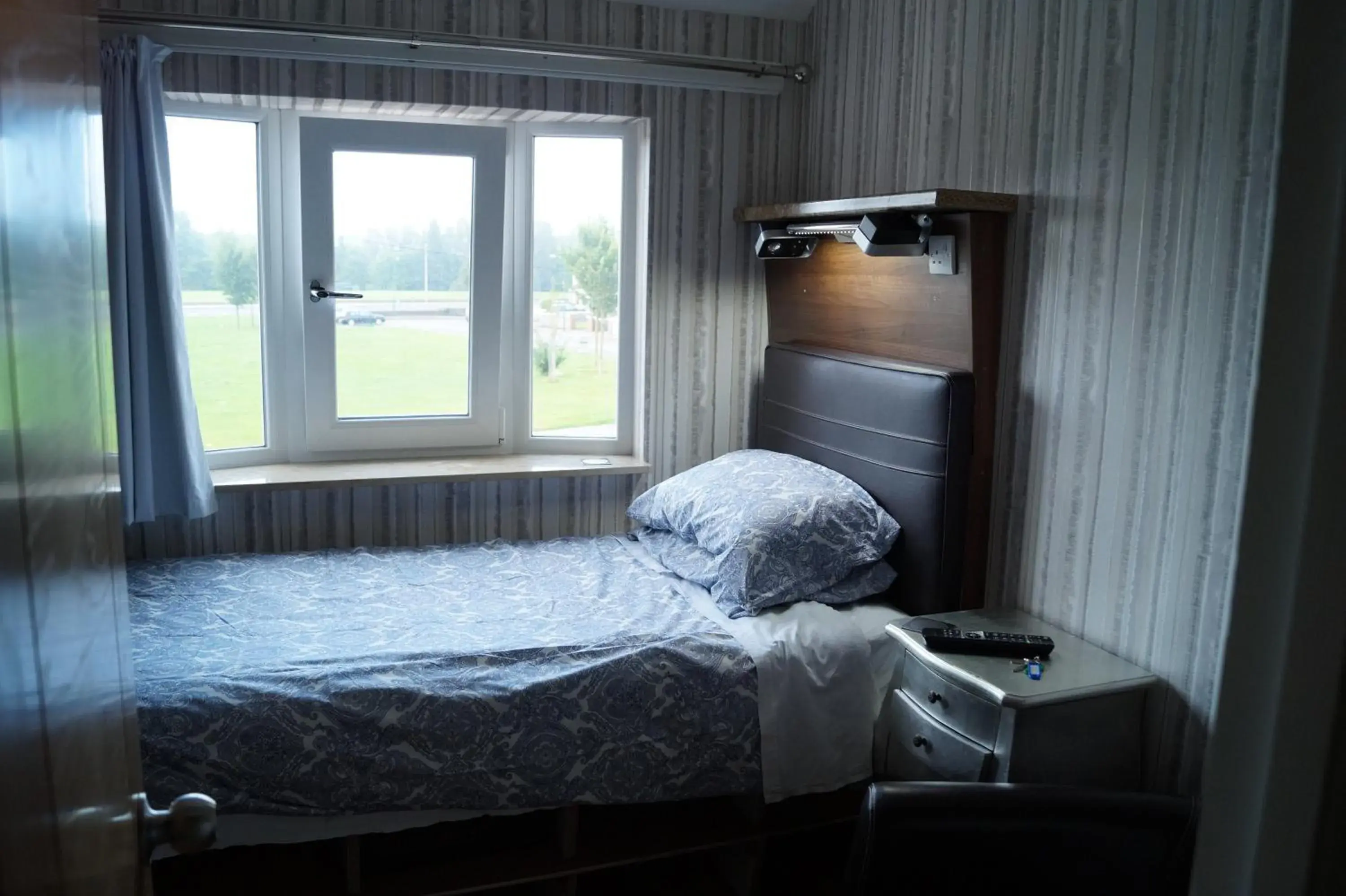 Single Room with Shared Bathroom - single occupancy in Marie's Bed and Breakfast Single Room with Shared Bathroom - single occupancy in Marie's Bed and Breakfast