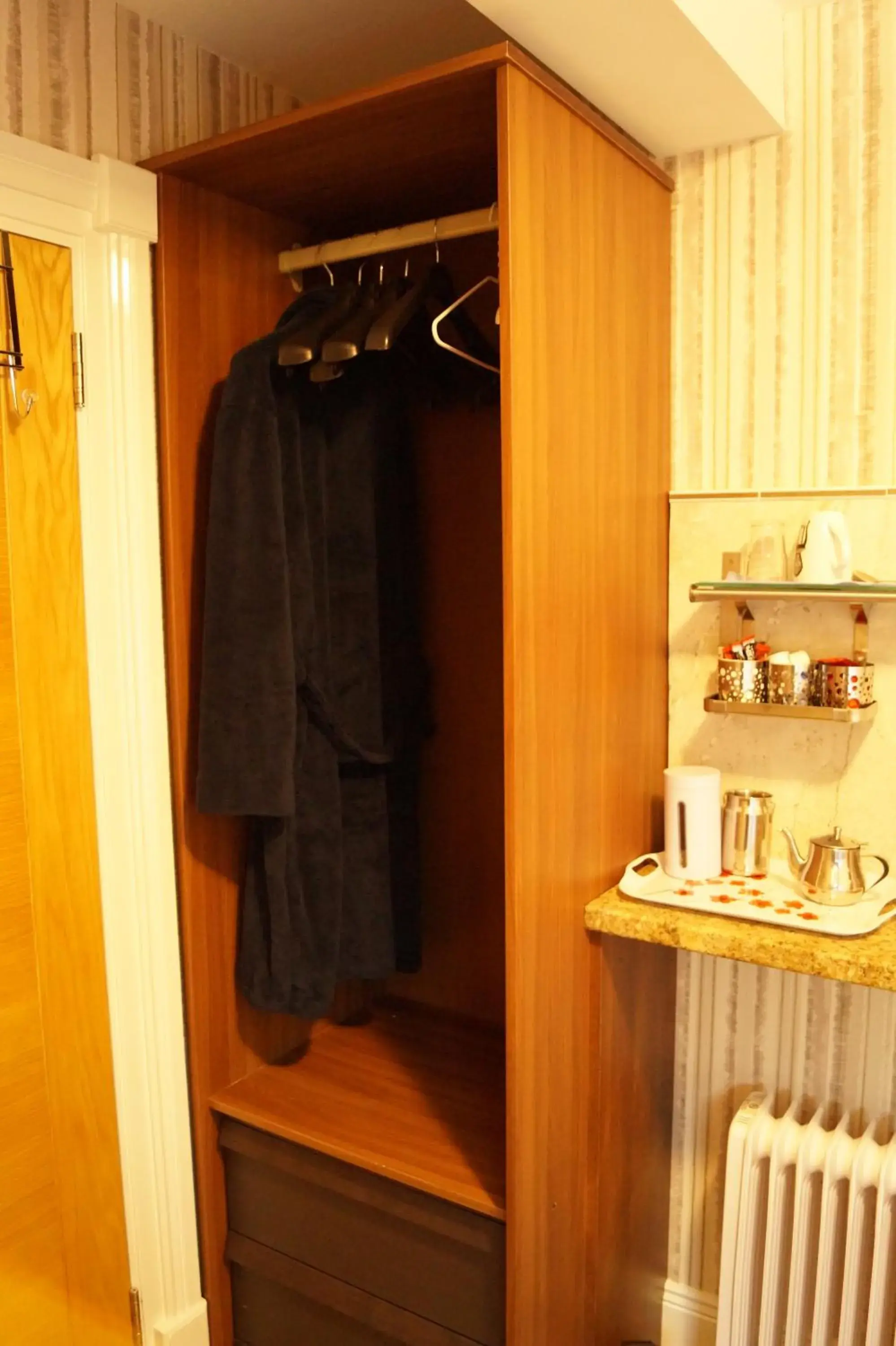 Single Room with Shared Bathroom - single occupancy in Marie's Bed and Breakfast Single Room with Shared Bathroom - single occupancy in Marie's Bed and Breakfast