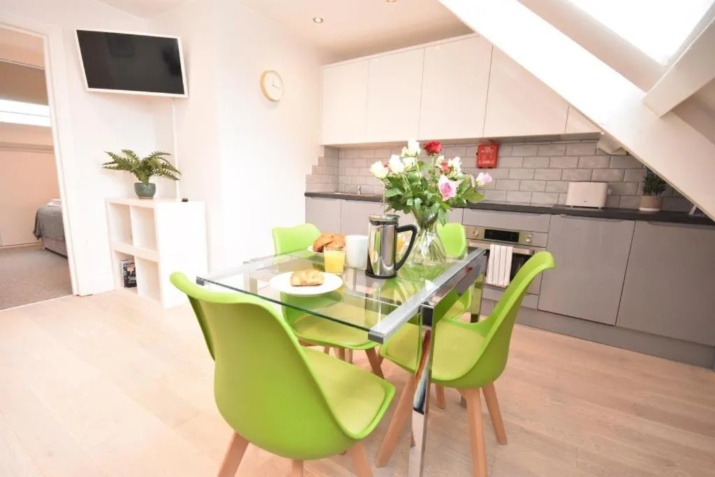 Apt 3, Opera House ensuite 4th Floor by Indigo Flats