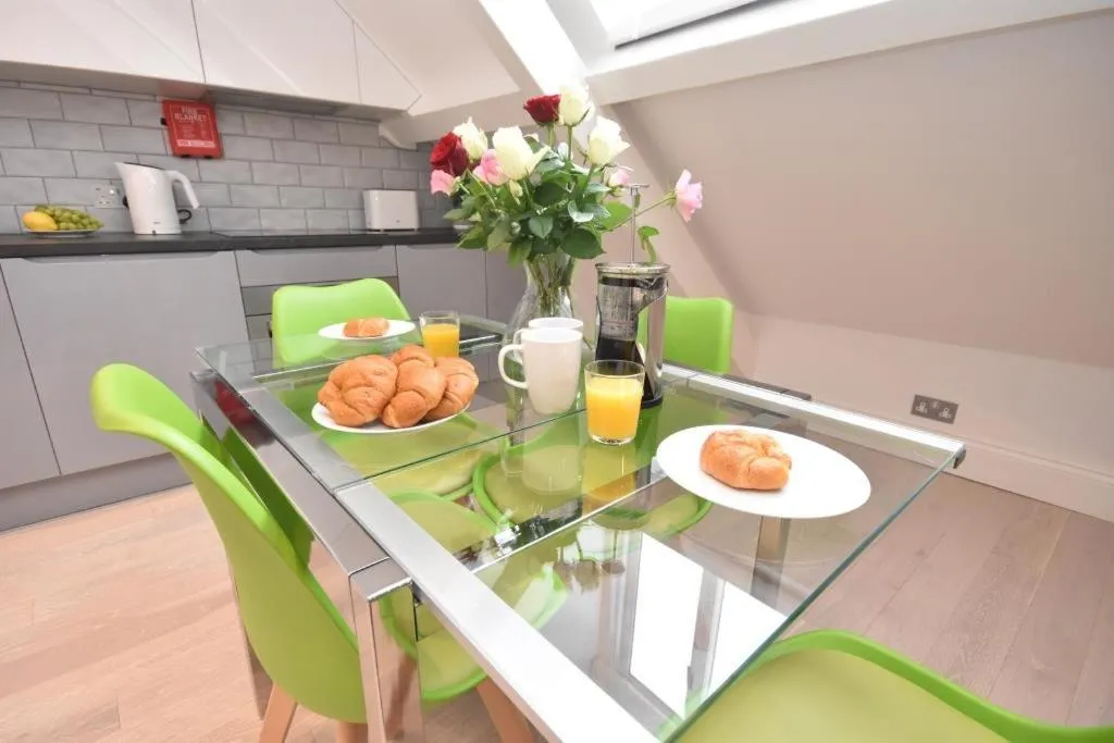 Apt 3, Opera House ensuite 4th Floor by Indigo Flats