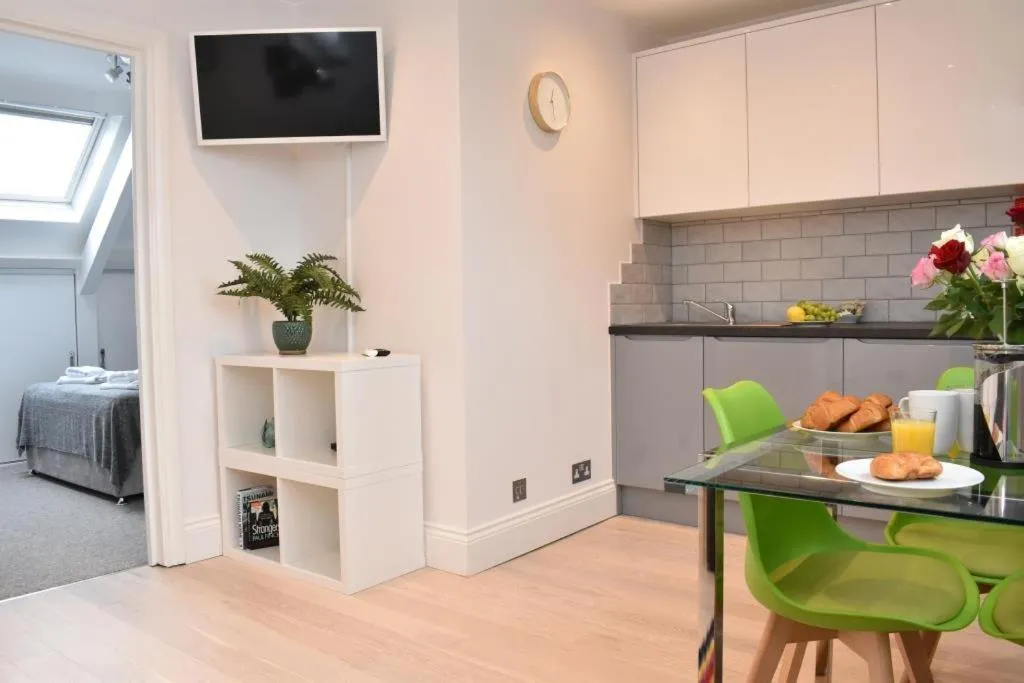 Apt 3, Opera House ensuite 4th Floor by Indigo Flats