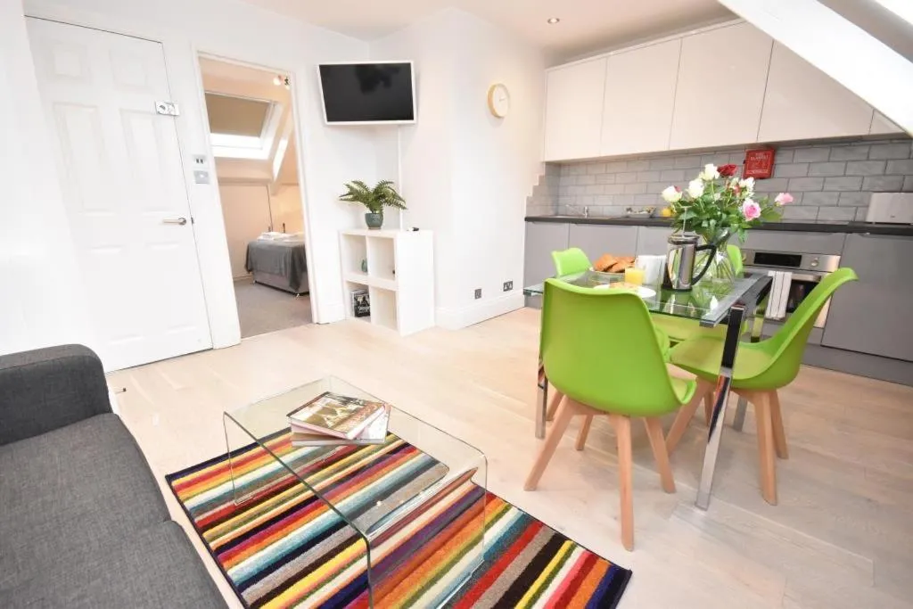 Apt 3, Opera House ensuite 4th Floor by Indigo Flats
