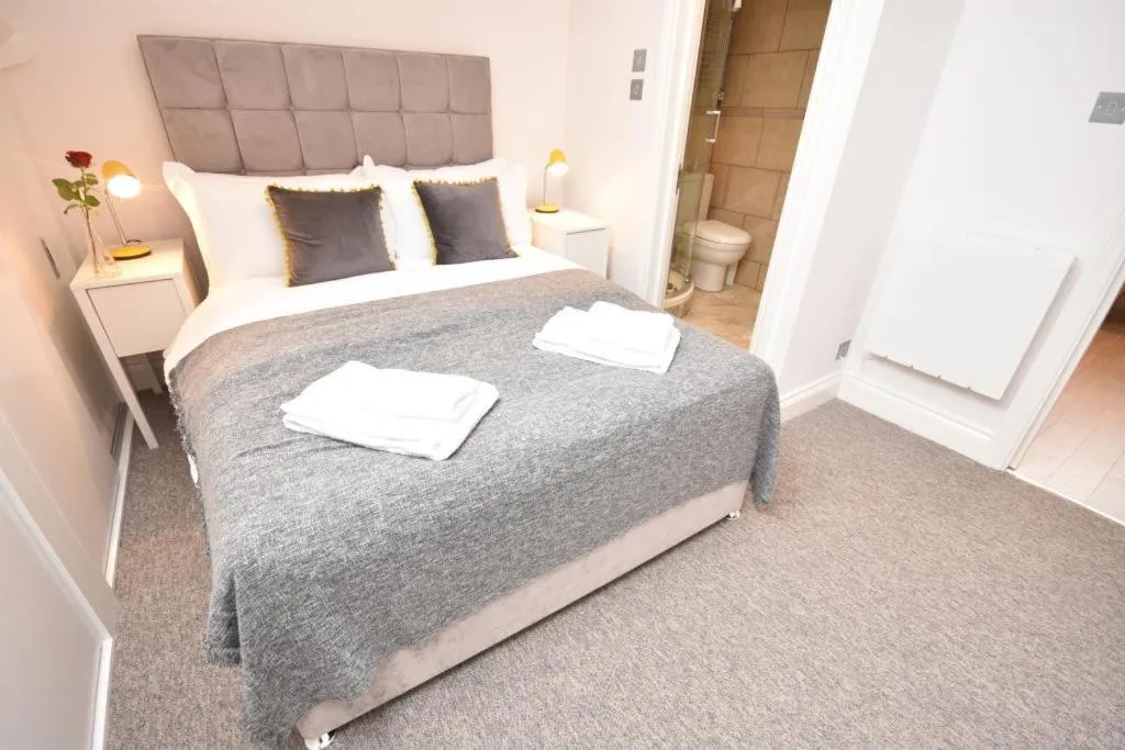 Bed in Apt 3, Opera House ensuite 4th Floor by Indigo Flats