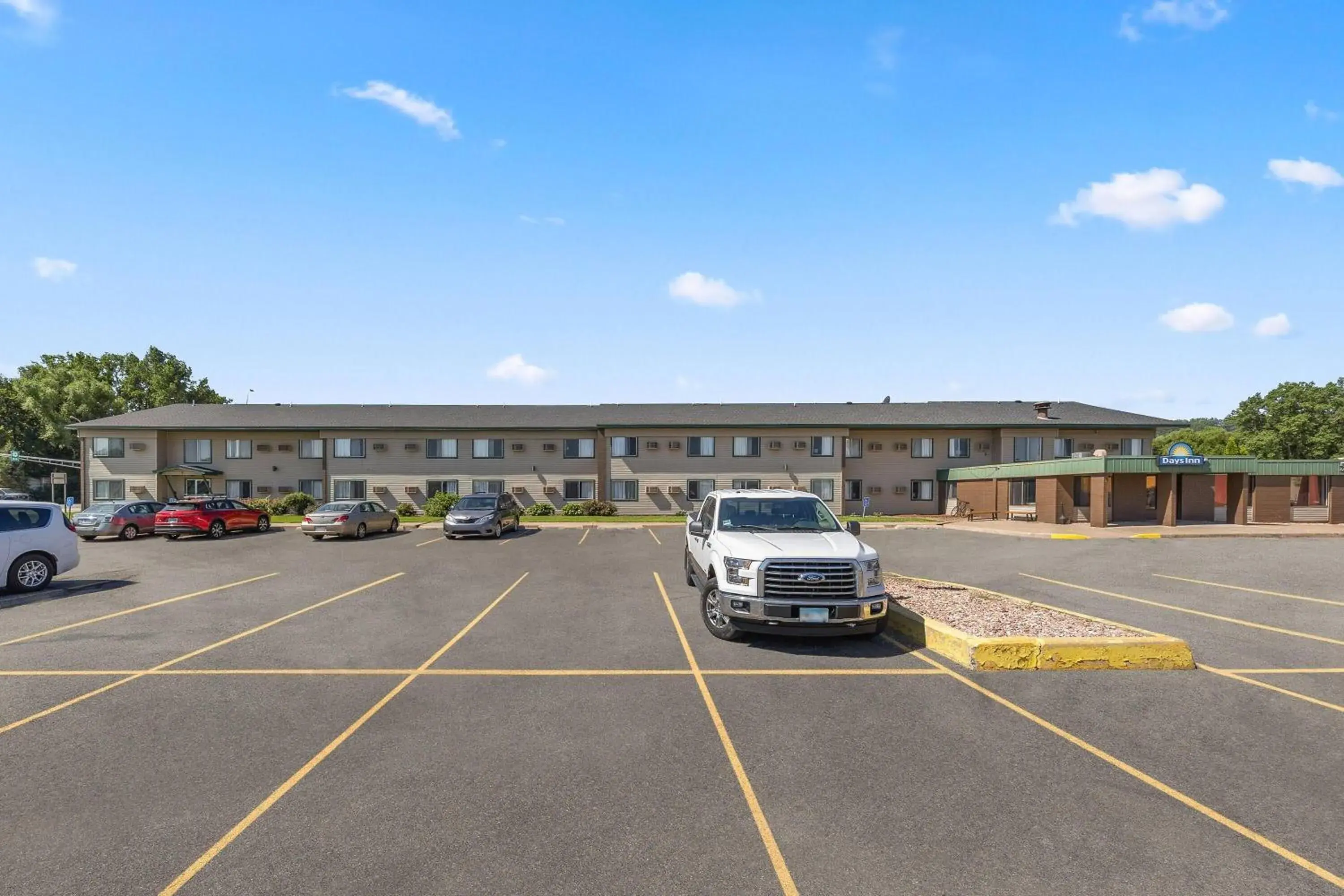 Property building in Days Inn by Wyndham Winona Property building in Days Inn by Wyndham Winona