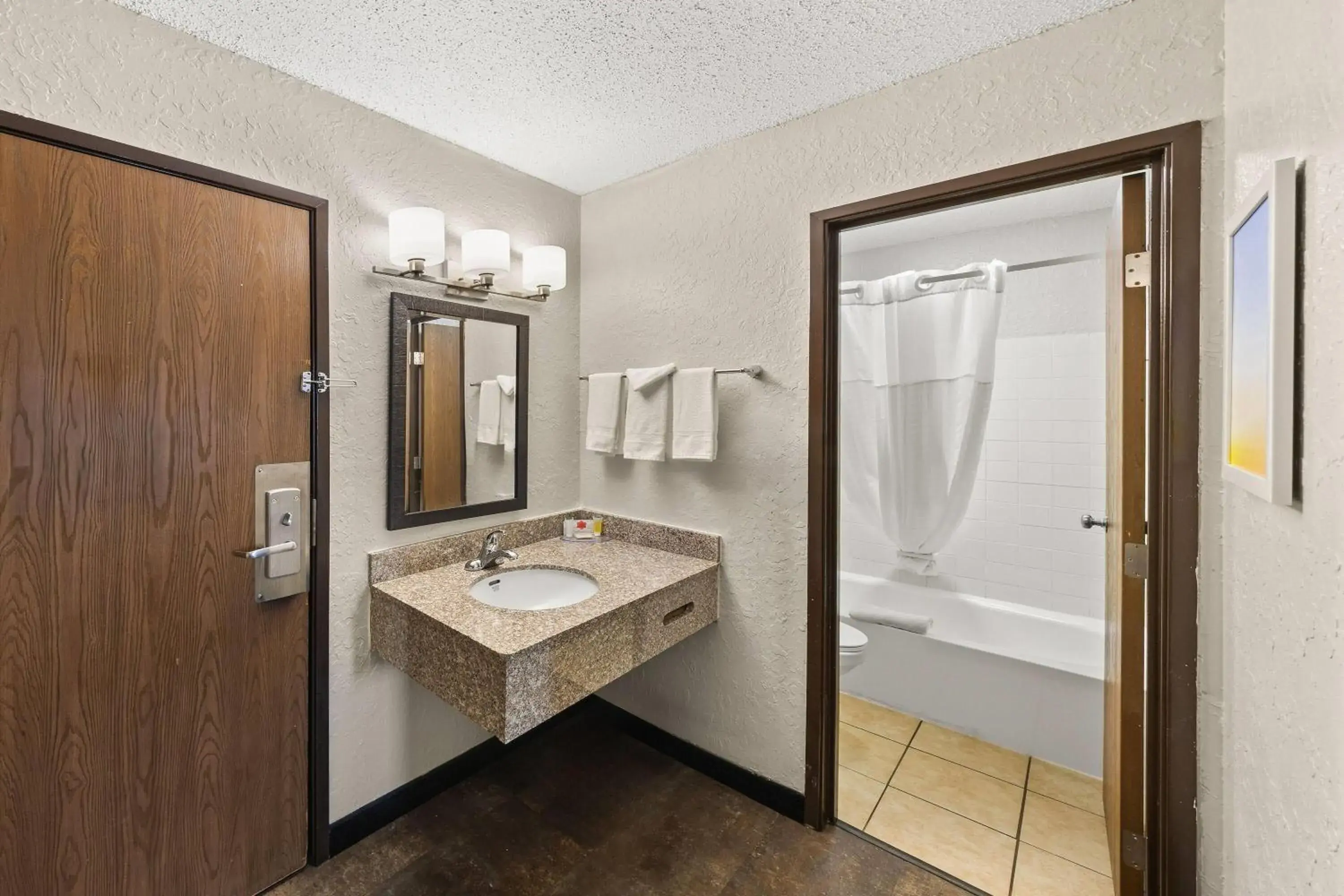 Queen Room with Two Queen Beds - Non-Smoking in Days Inn by Wyndham Winona Queen Room with Two Queen Beds - Non-Smoking in Days Inn by Wyndham Winona