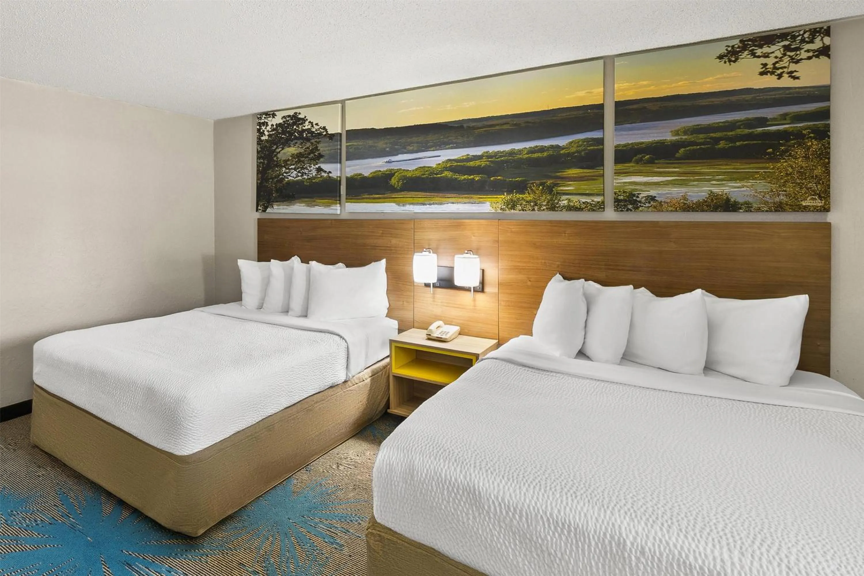 Photo of the whole room, Bed in Days Inn by Wyndham Winona