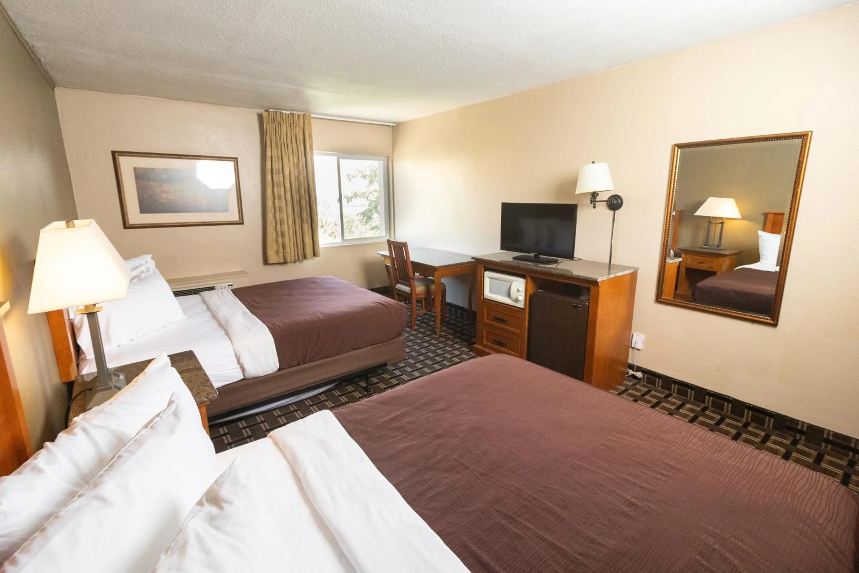 Bed in FairBridge Inn & Suites - Lewiston