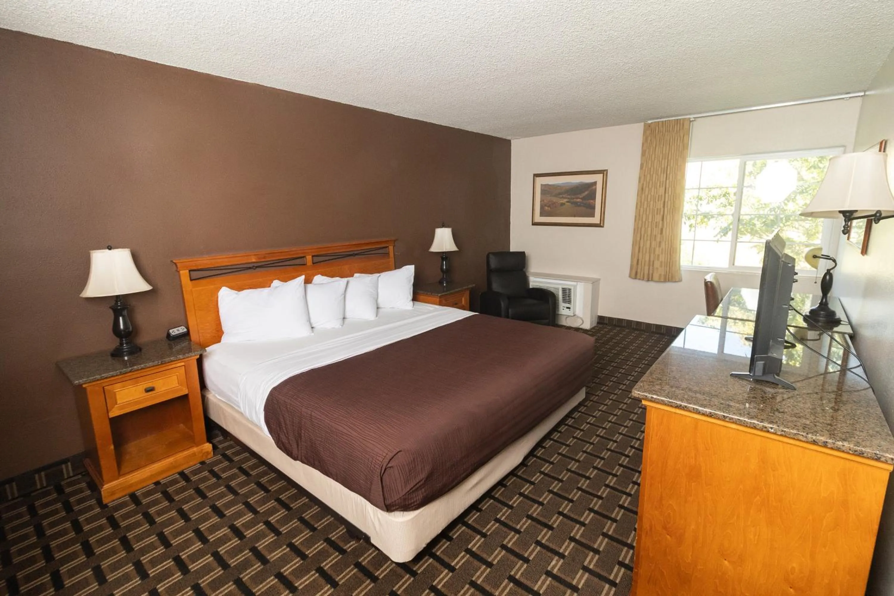 Bed in FairBridge Inn & Suites - Lewiston