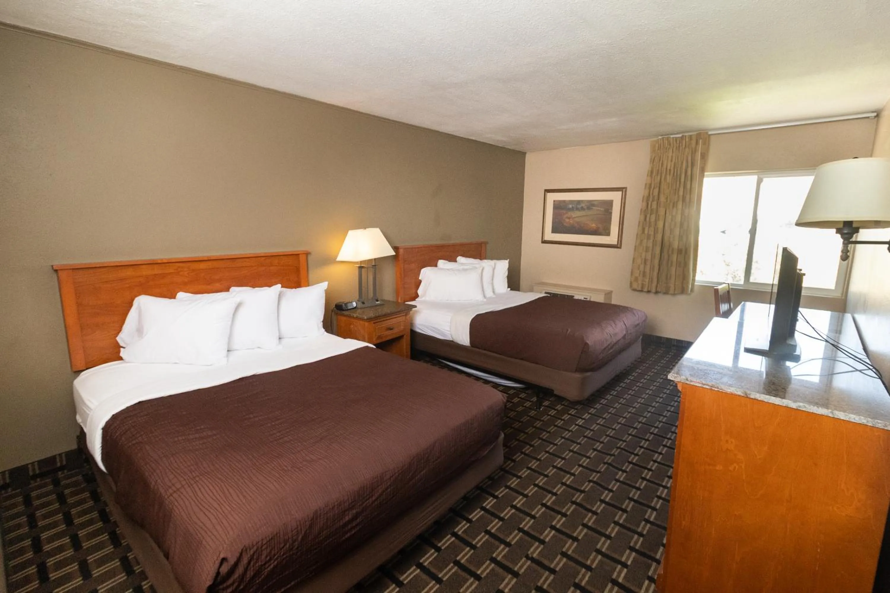 Bed in FairBridge Inn & Suites - Lewiston