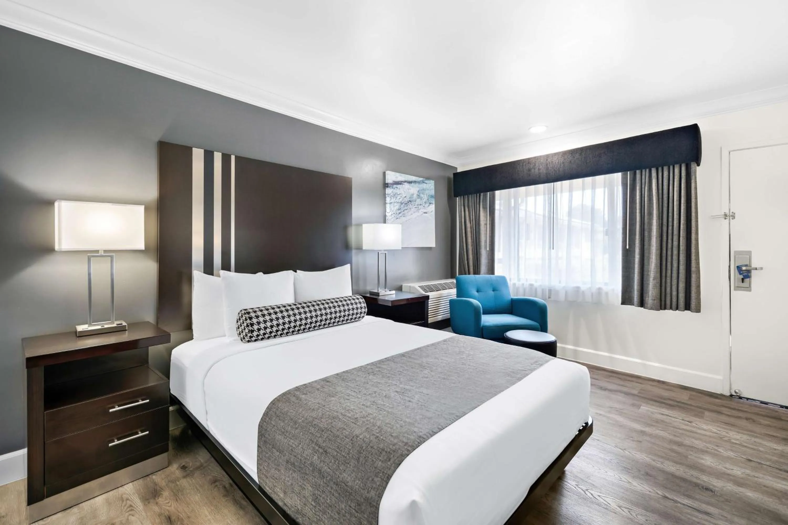 Bedroom, Bed in Best Western Park Crest Inn