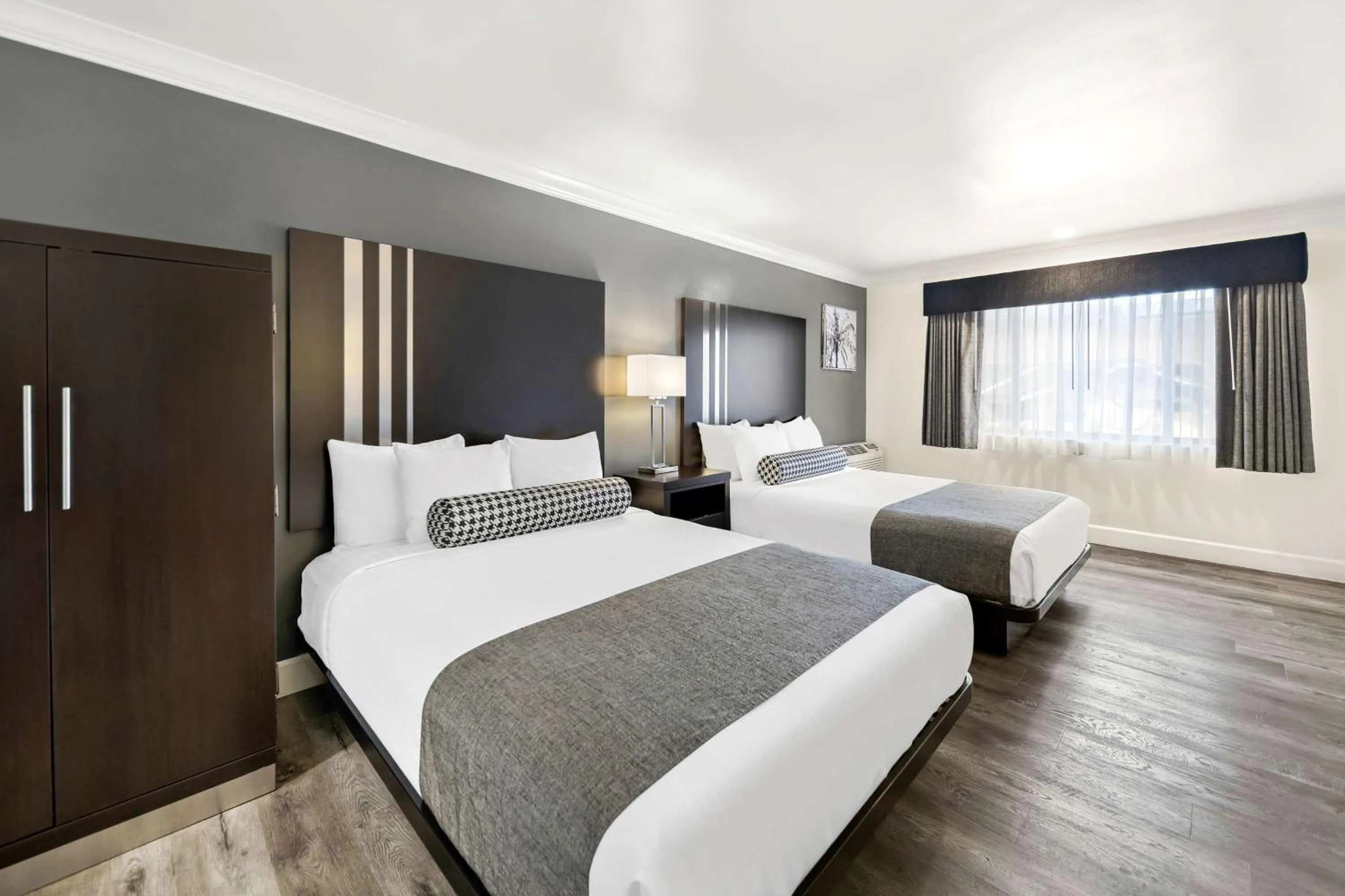 Bedroom, Bed in Best Western Park Crest Inn