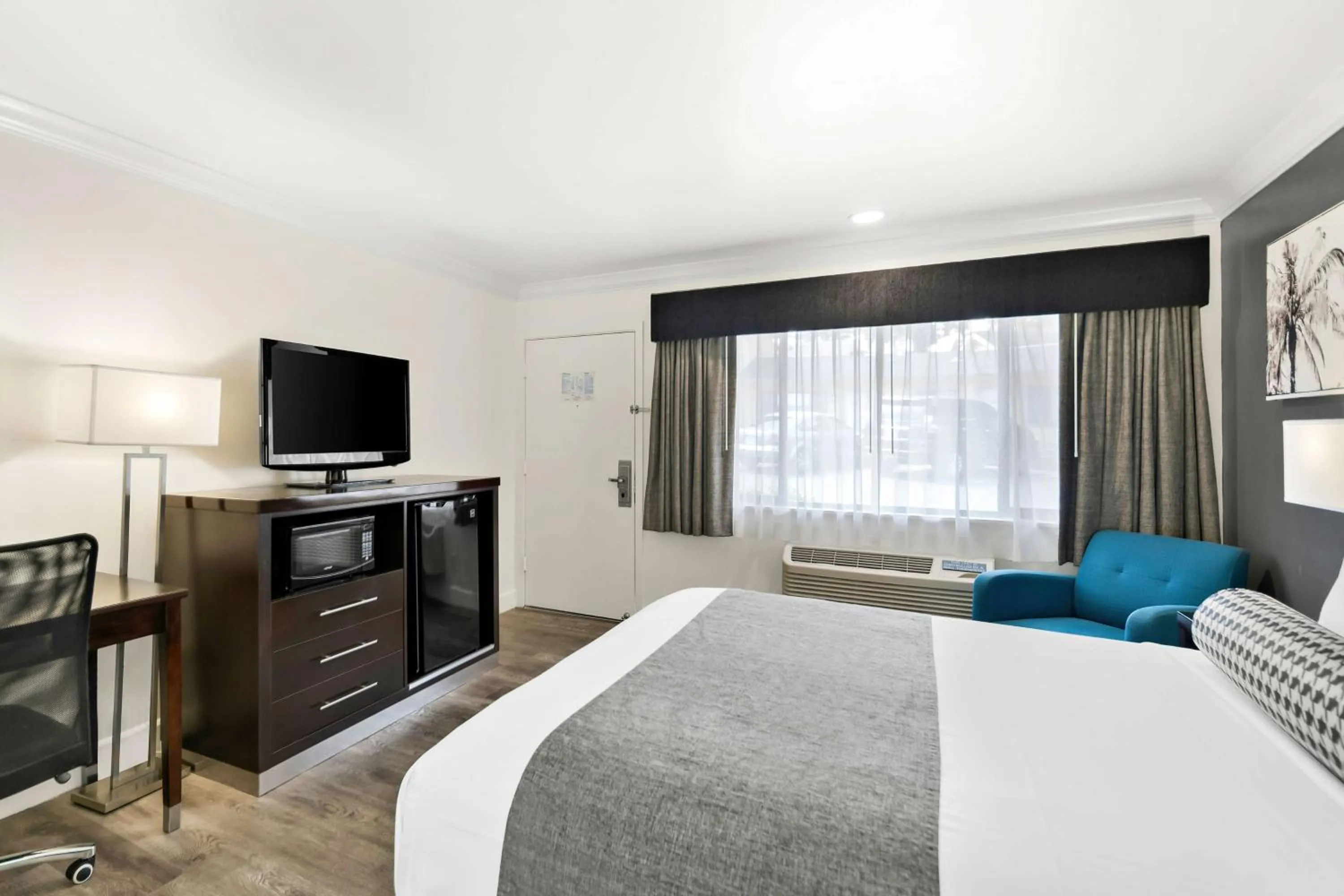 Bedroom, Bed in Best Western Park Crest Inn