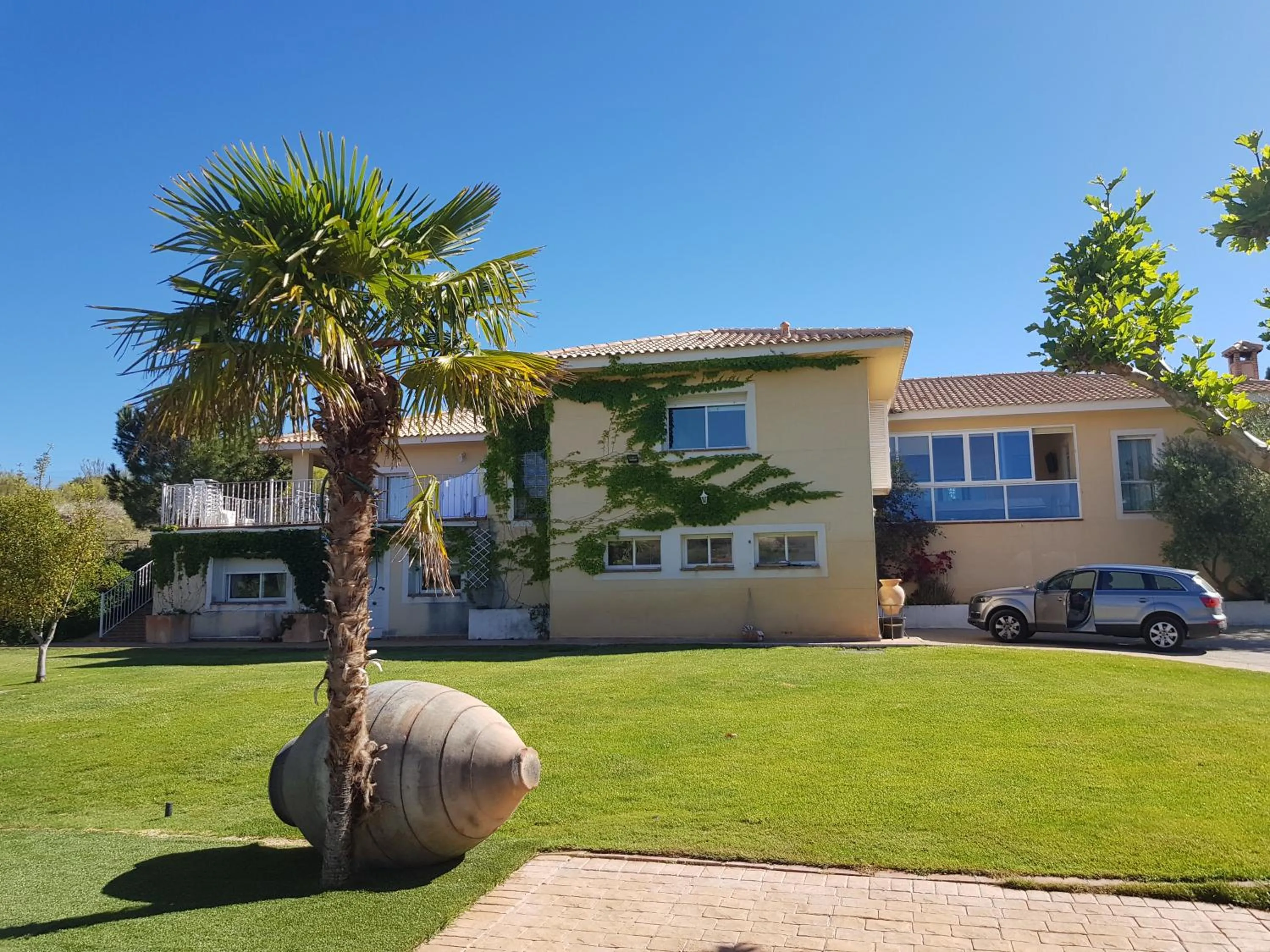 Property building in Chalet San Bernardo