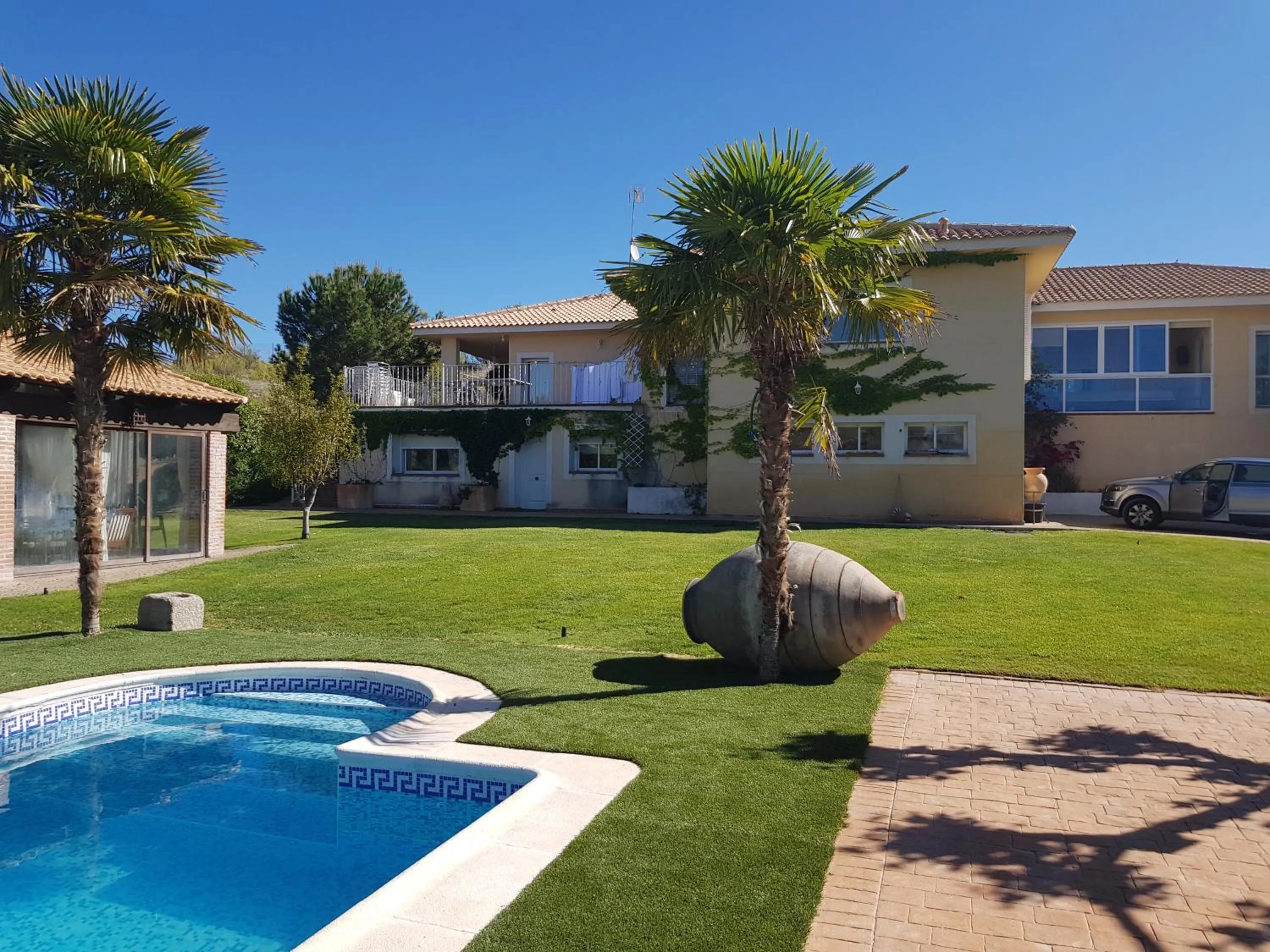 Property building in Chalet San Bernardo
